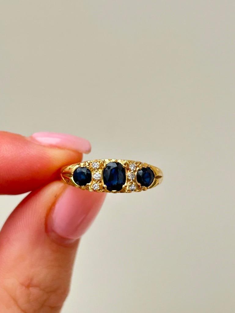 Chunky 18ct Yellow Gold Sapphire and Diamond 3 Stone Ring - 8