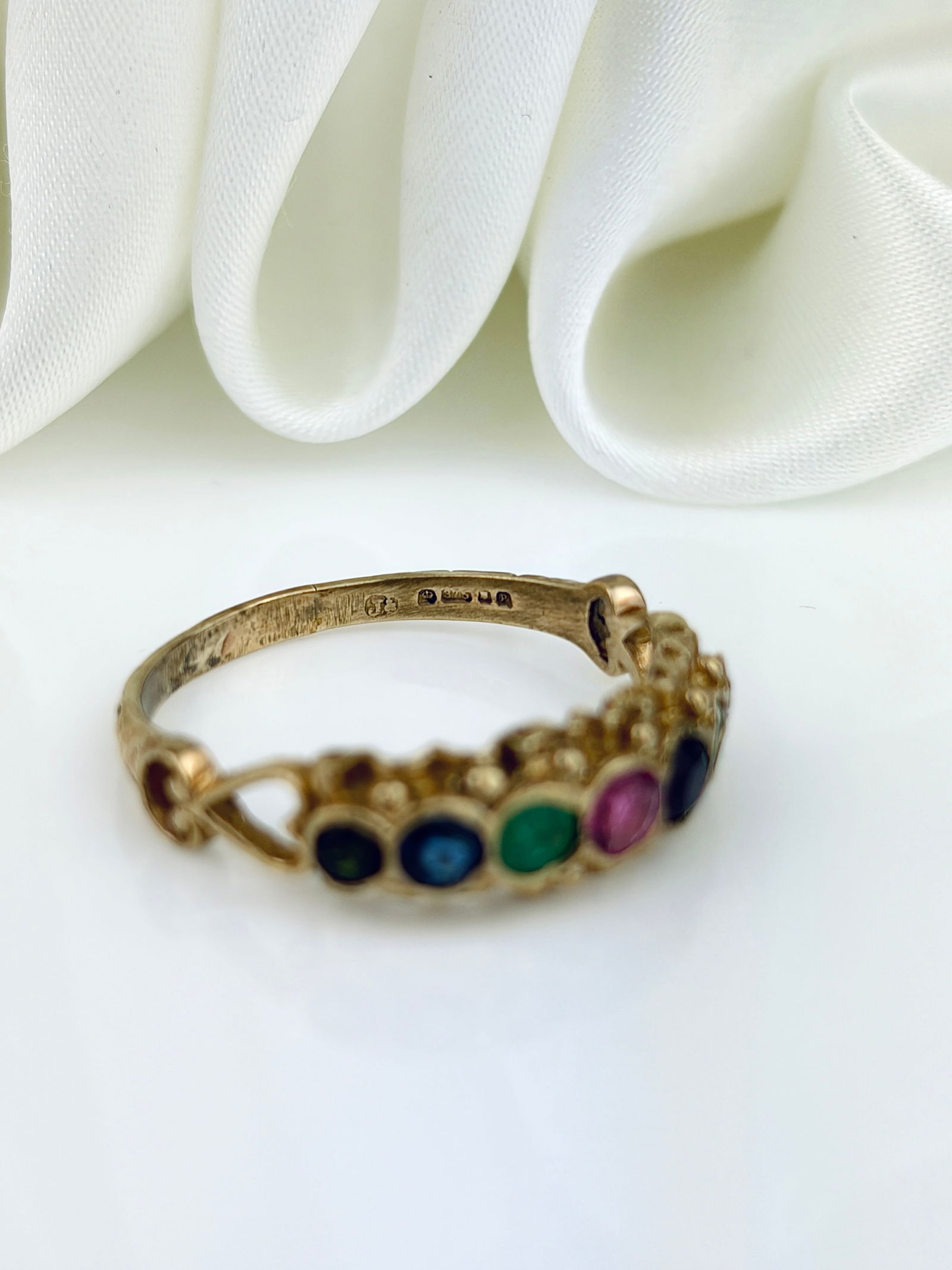 VINTAGE C.1970 'DEAREST' ACROSTIC RING IN 9CT YELLOW GOLD - 4