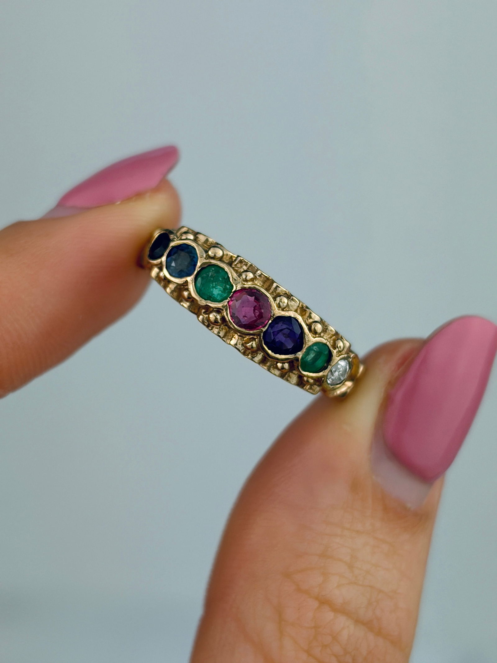 VINTAGE C.1970 'DEAREST' ACROSTIC RING IN 9CT YELLOW GOLD - 5