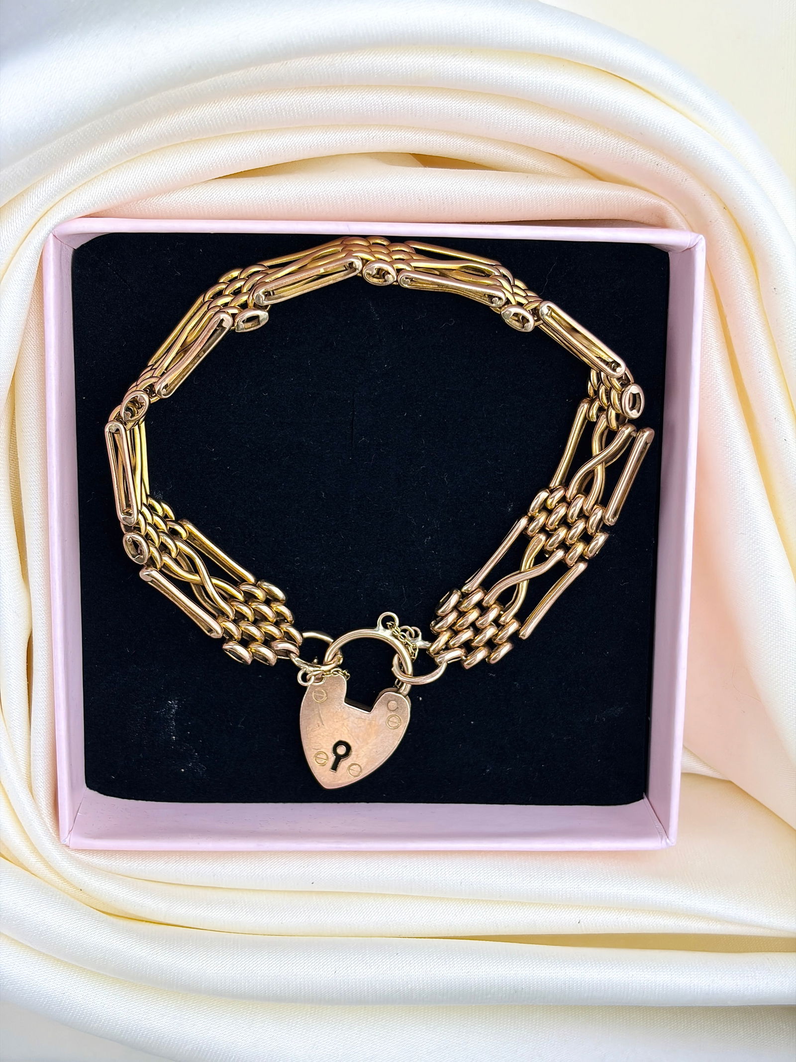 ANTIQUE CHUNKY 9CT YELLOW GOLD GATE BRACELET WITH HEART PADLOCK AND SAFETY CHAIN - 7