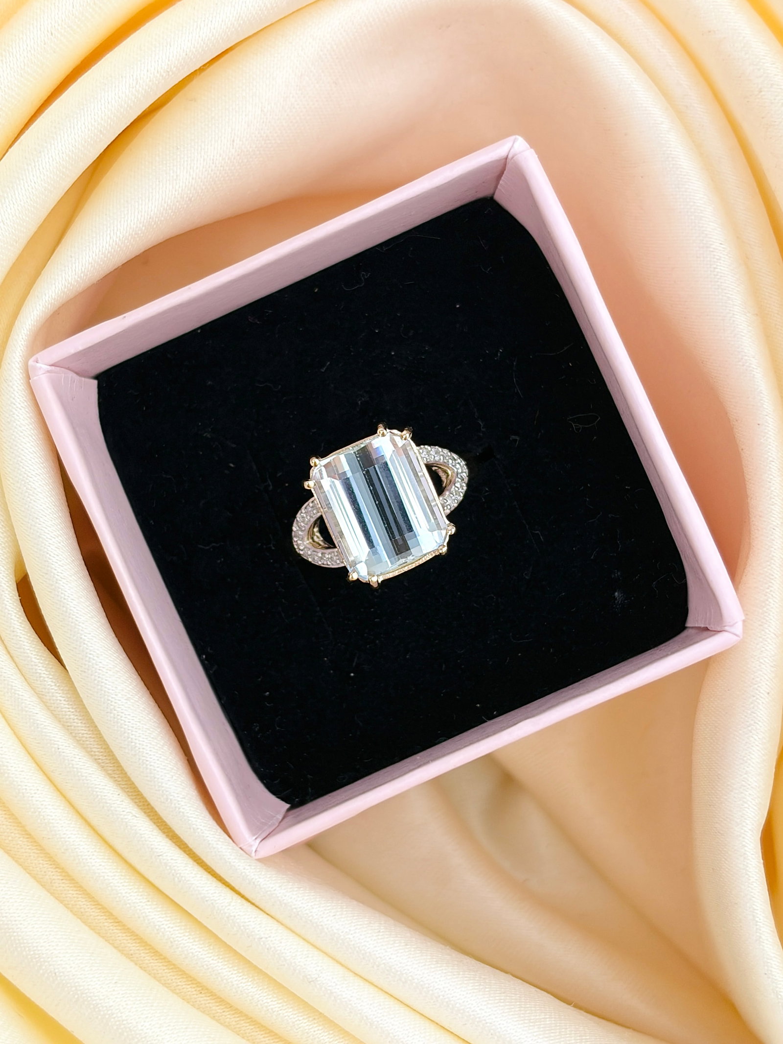 WONDERFUL 5.14CT AQUAMARINE AND DIAMOND COCKTAIL RING IN 9CT GOLD - 10