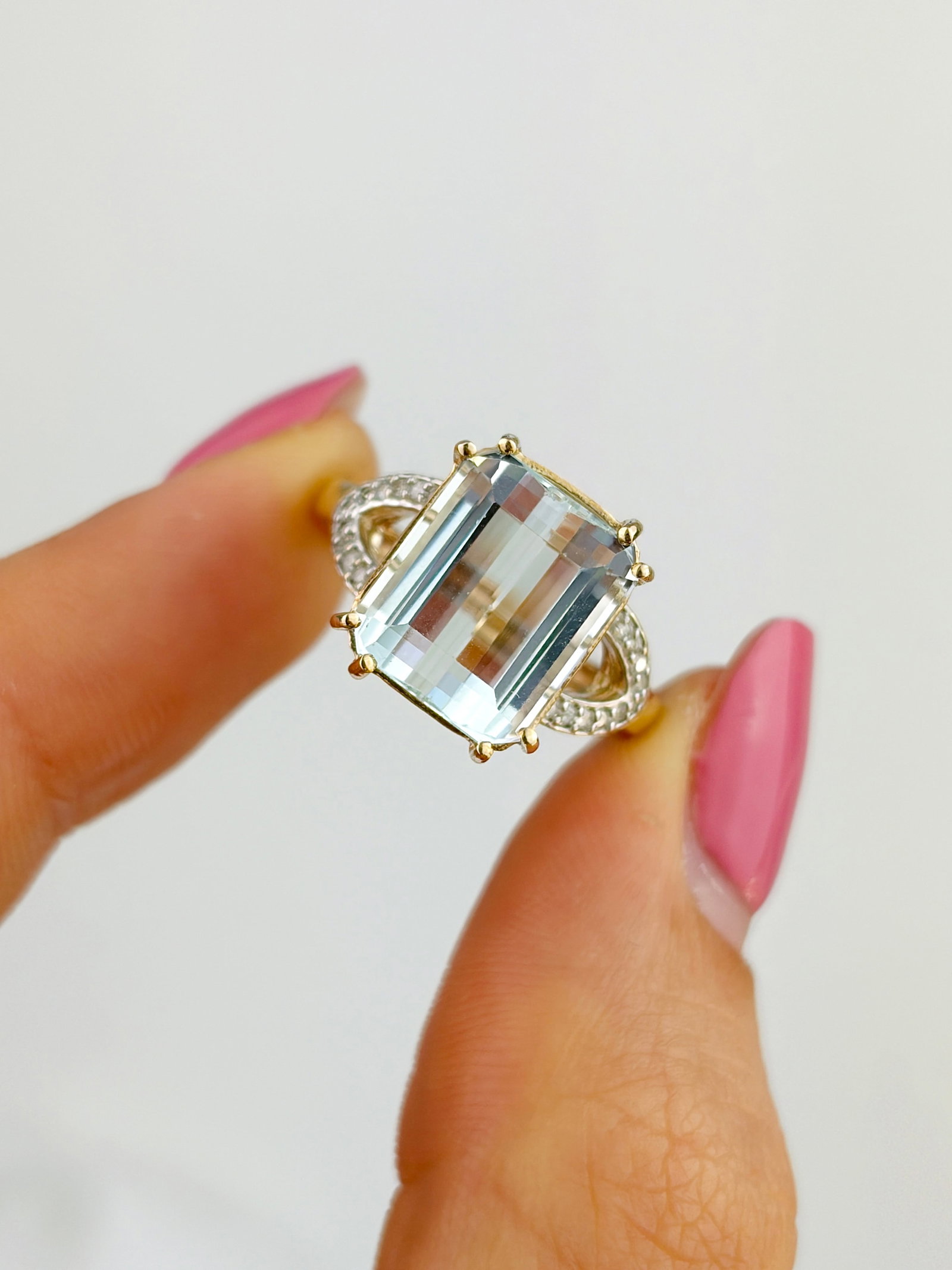 WONDERFUL 5.14CT AQUAMARINE AND DIAMOND COCKTAIL RING IN 9CT GOLD - 8