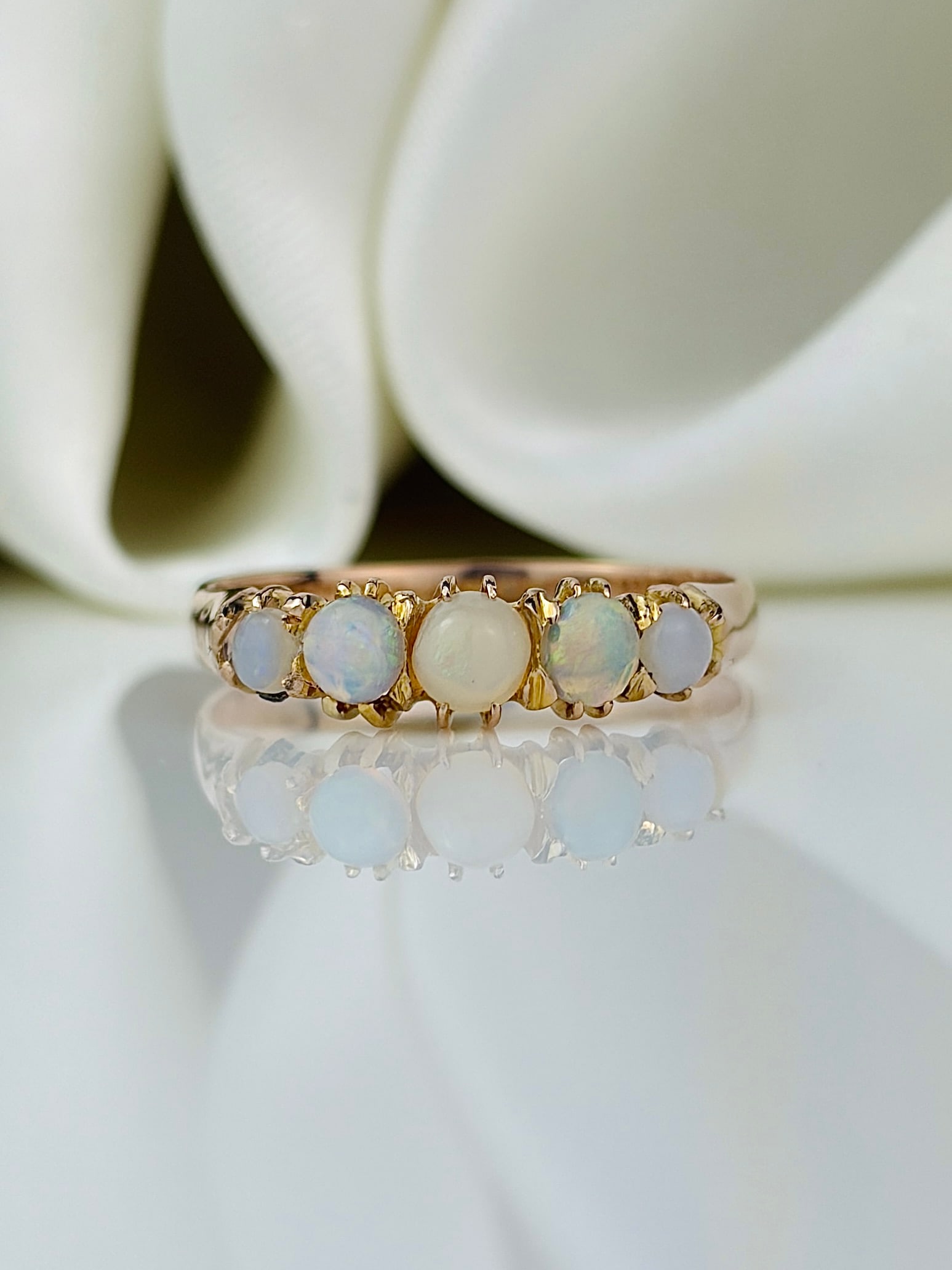 vintage 9ct yellow gold opal 5 stone ring: vintage 9ct yellow gold opal 5 stone ring Lovely candy opals!
