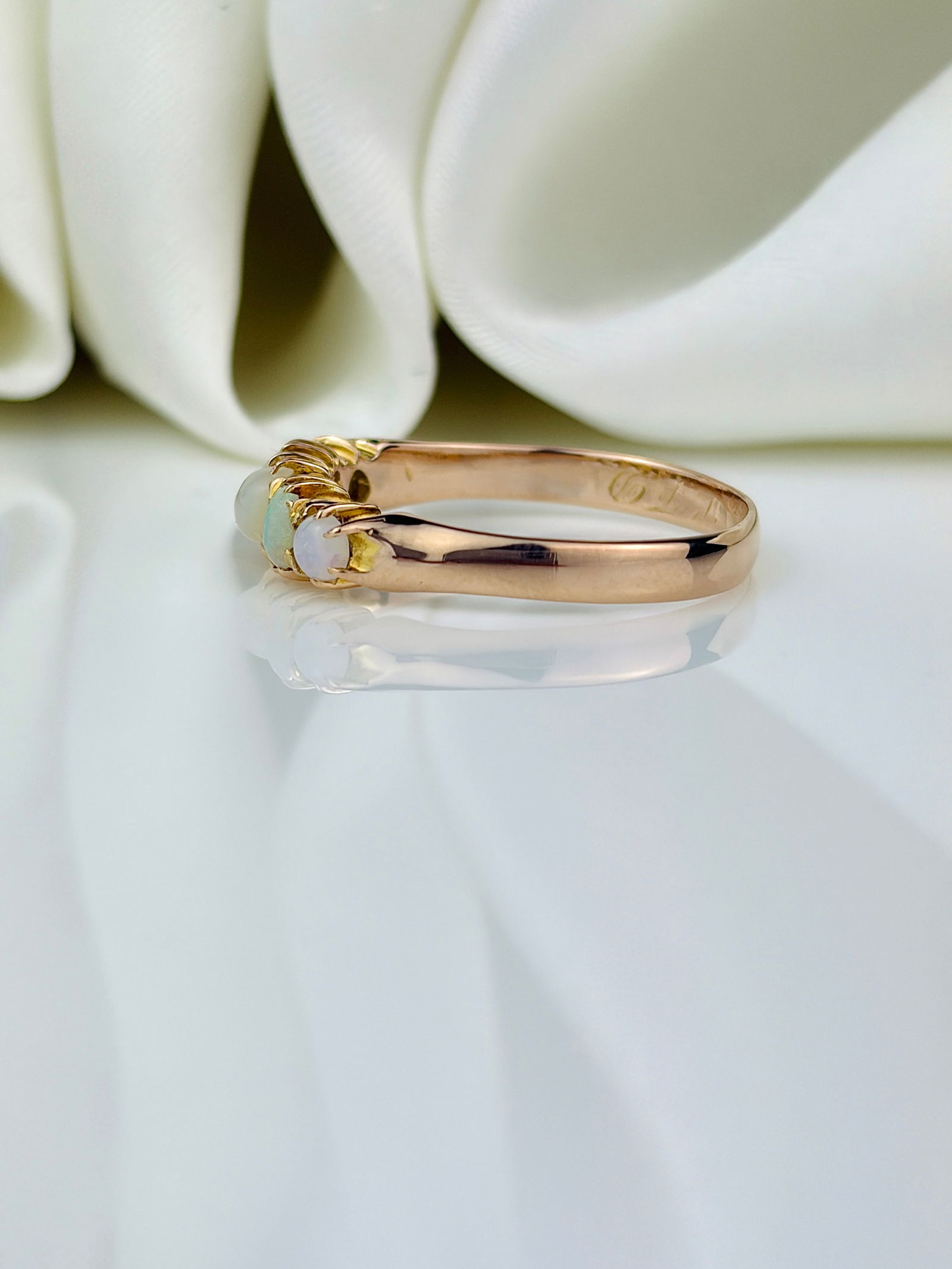 vintage 9ct yellow gold opal 5 stone ring - 2