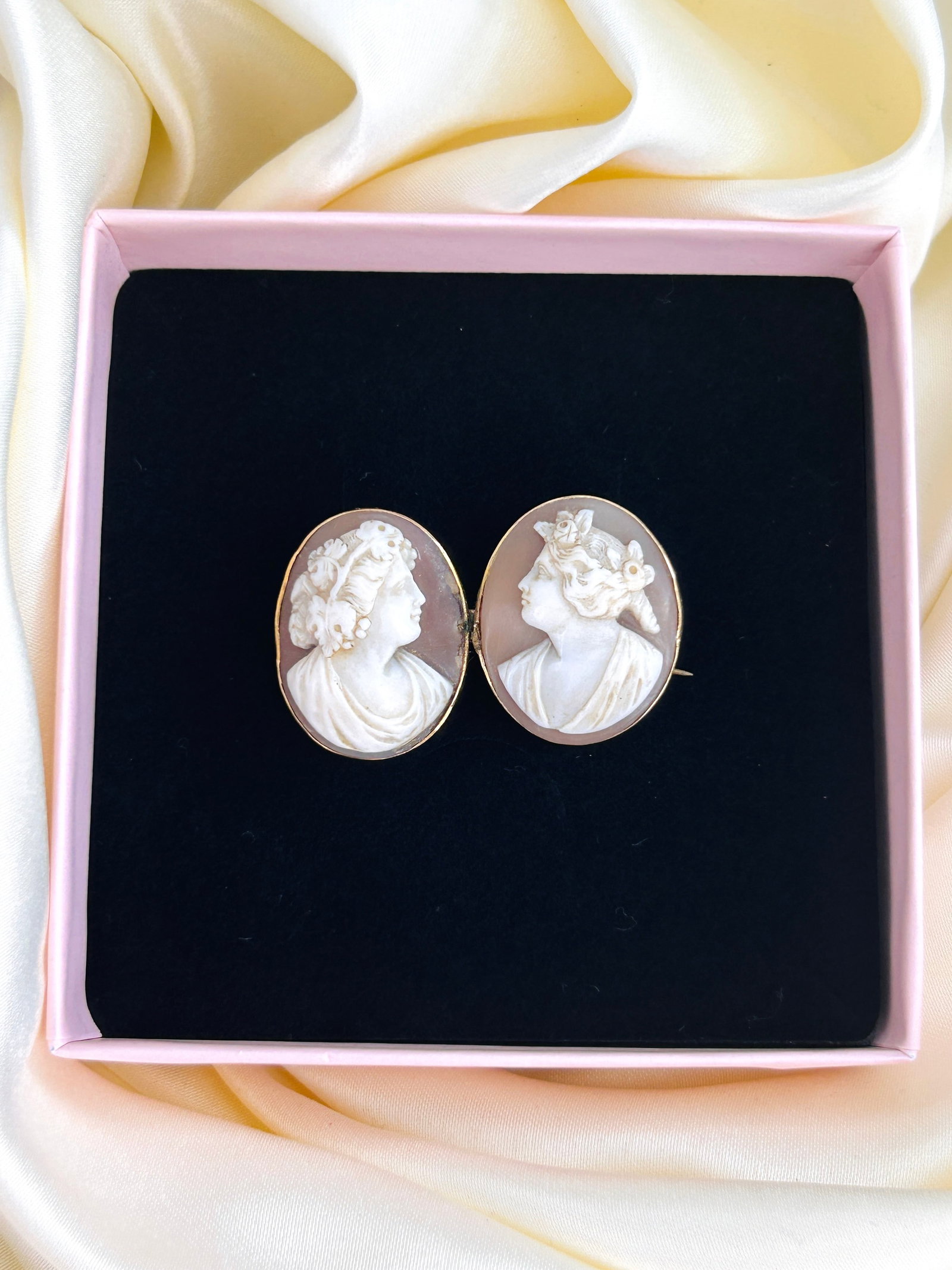 Antique Gold Double Cameo Brooch - 7