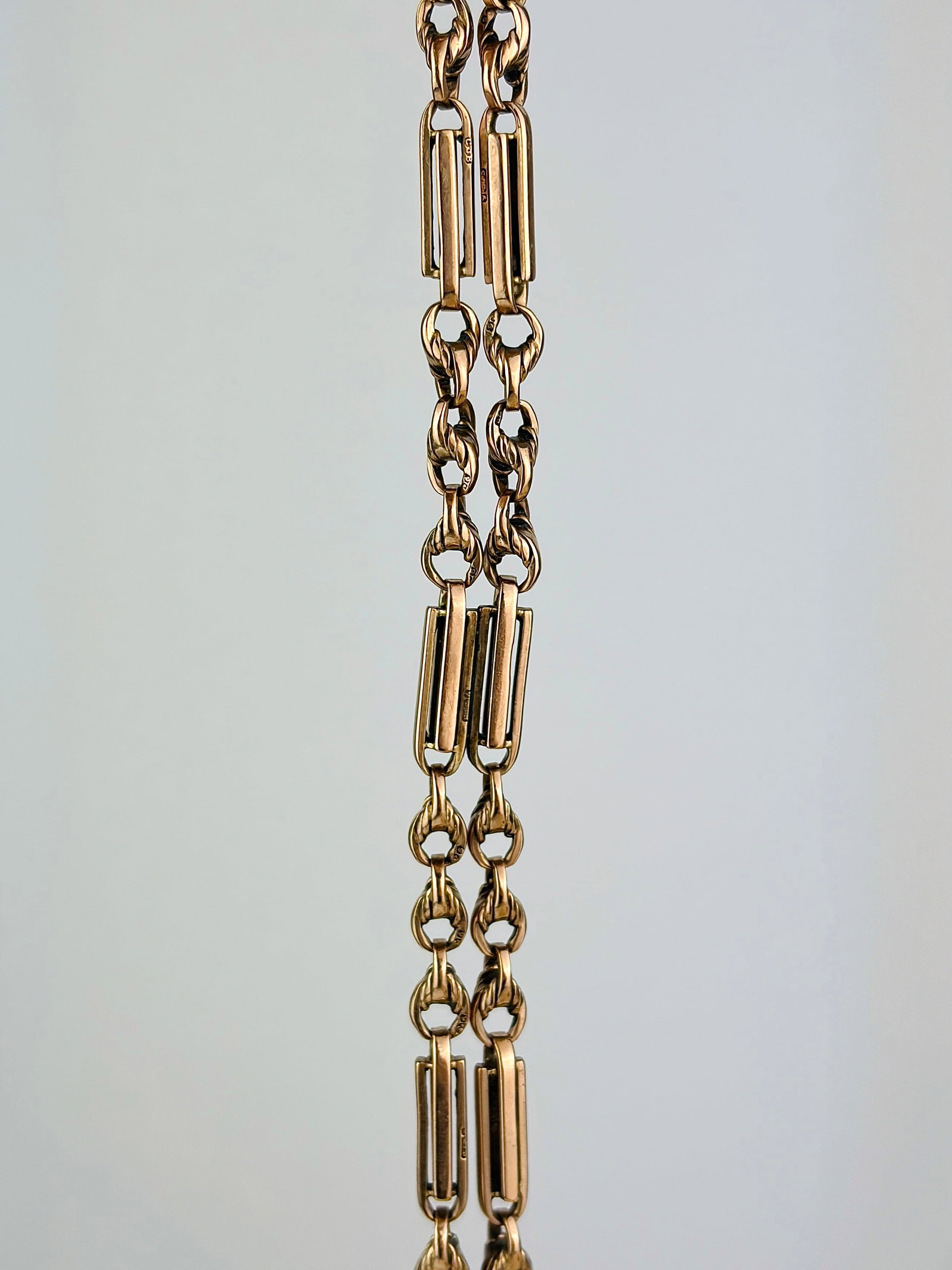 Heavy antique 9ct yellow gold double twist link bracelet with dog clip fastener: Heavy antique 9ct yellow gold double twist link bracelet with dog clip fastener The perfect bracelet, with every other long link fused for structure! Weight: 17.89g Size: Length