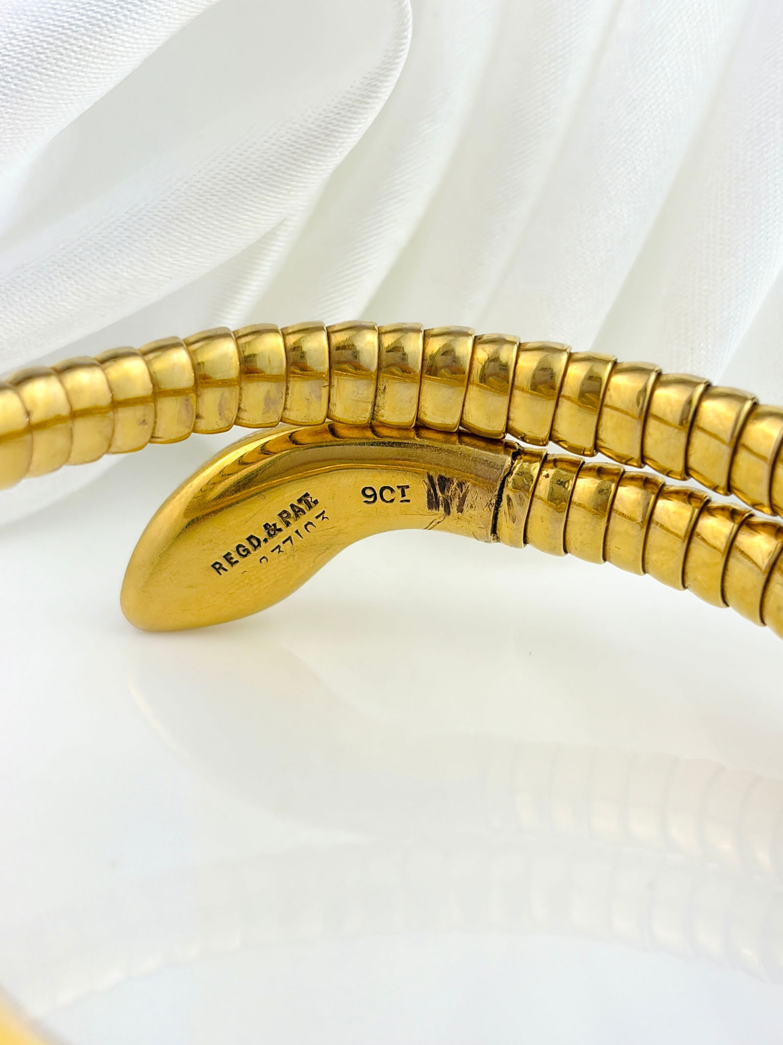 VINTAGE 9CT YELLOW GOLD COILED SNAKE BANGLE BRACELET WITH GREEN PASTE EYES - 5