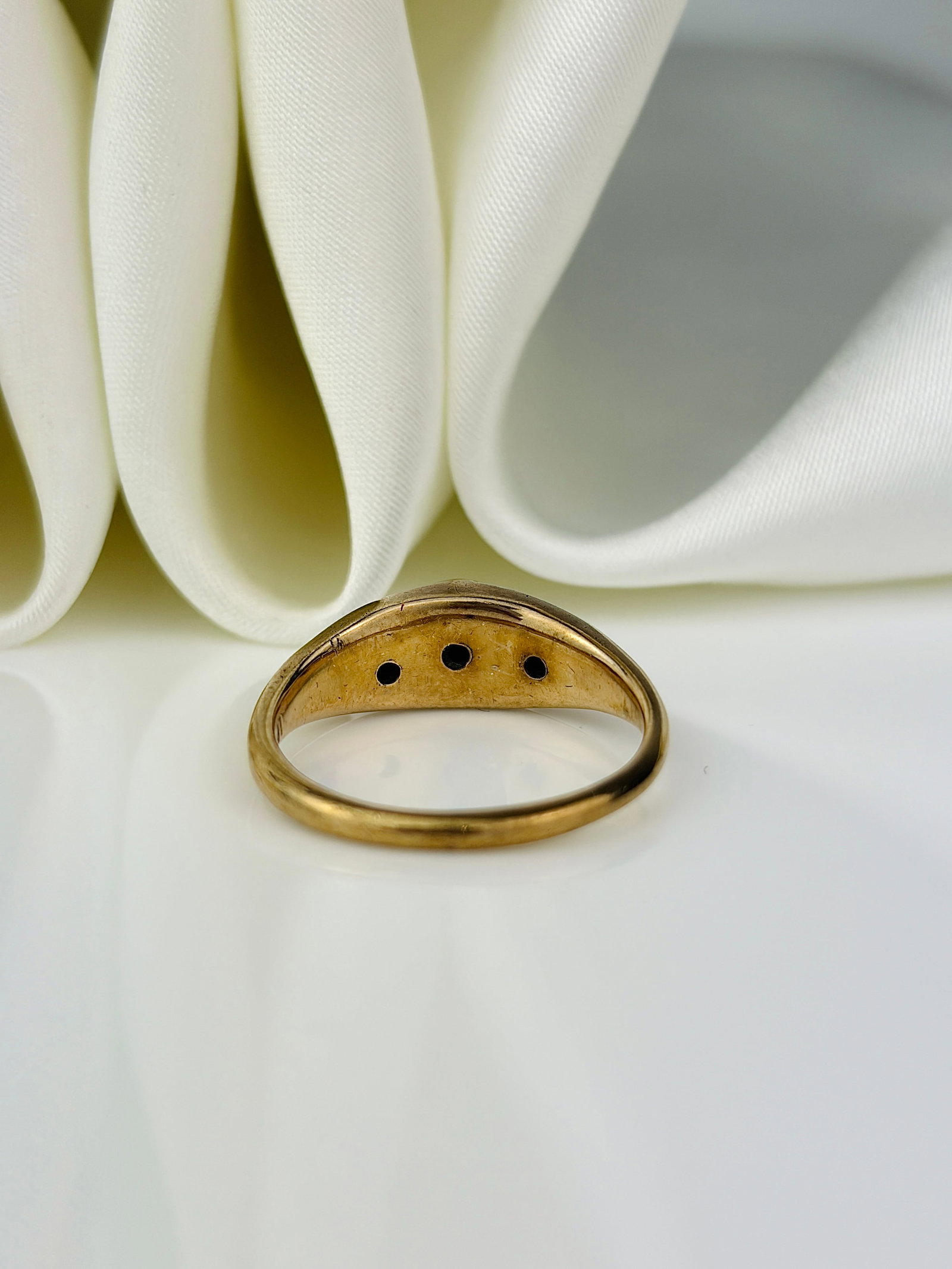 heavy 18ct yellow gold ruby and diamond 3 stone ring - 3