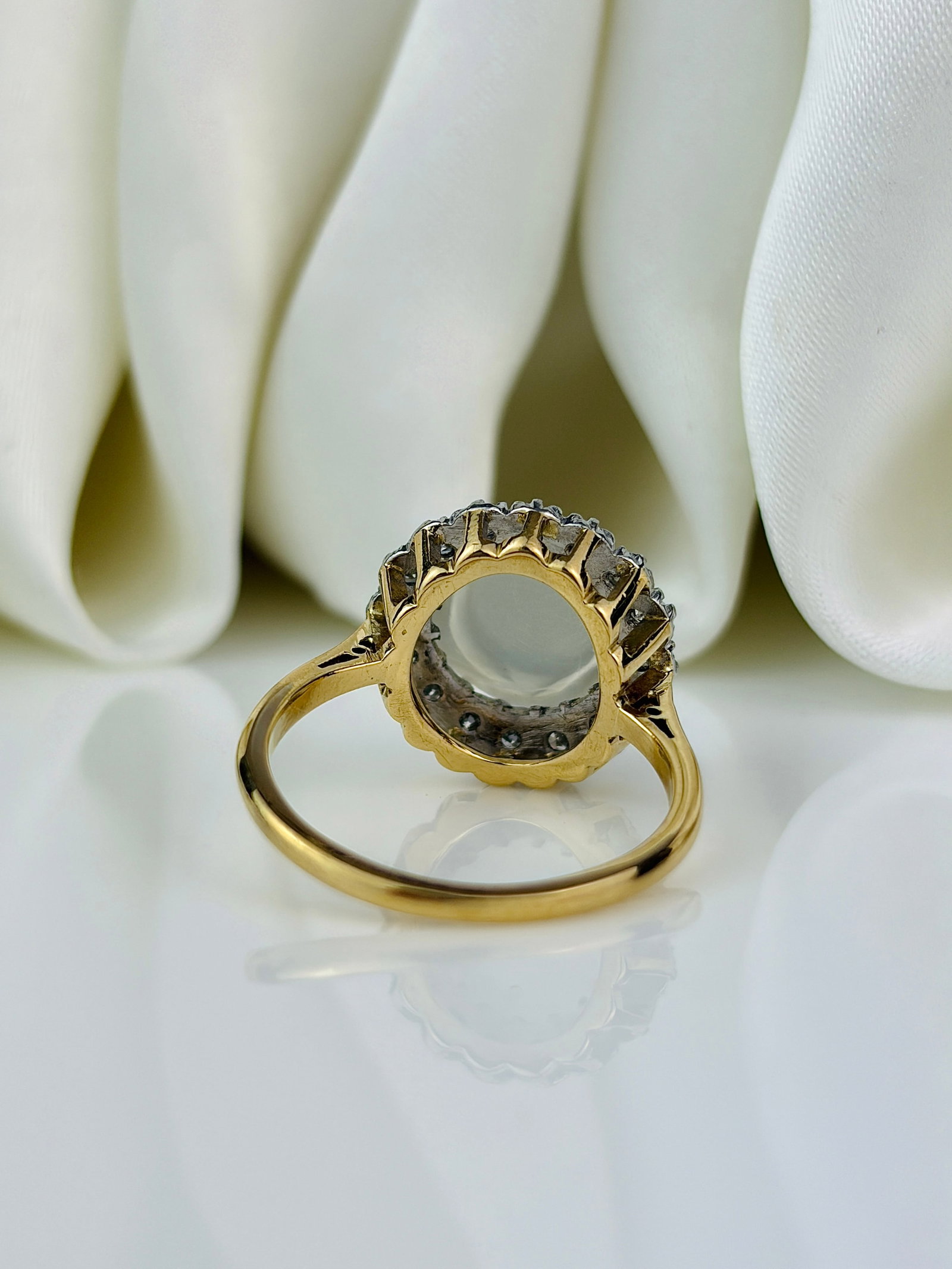 Art Deco Diamond and Moonstone 18 Carat Gold and Platinum Ring - 3