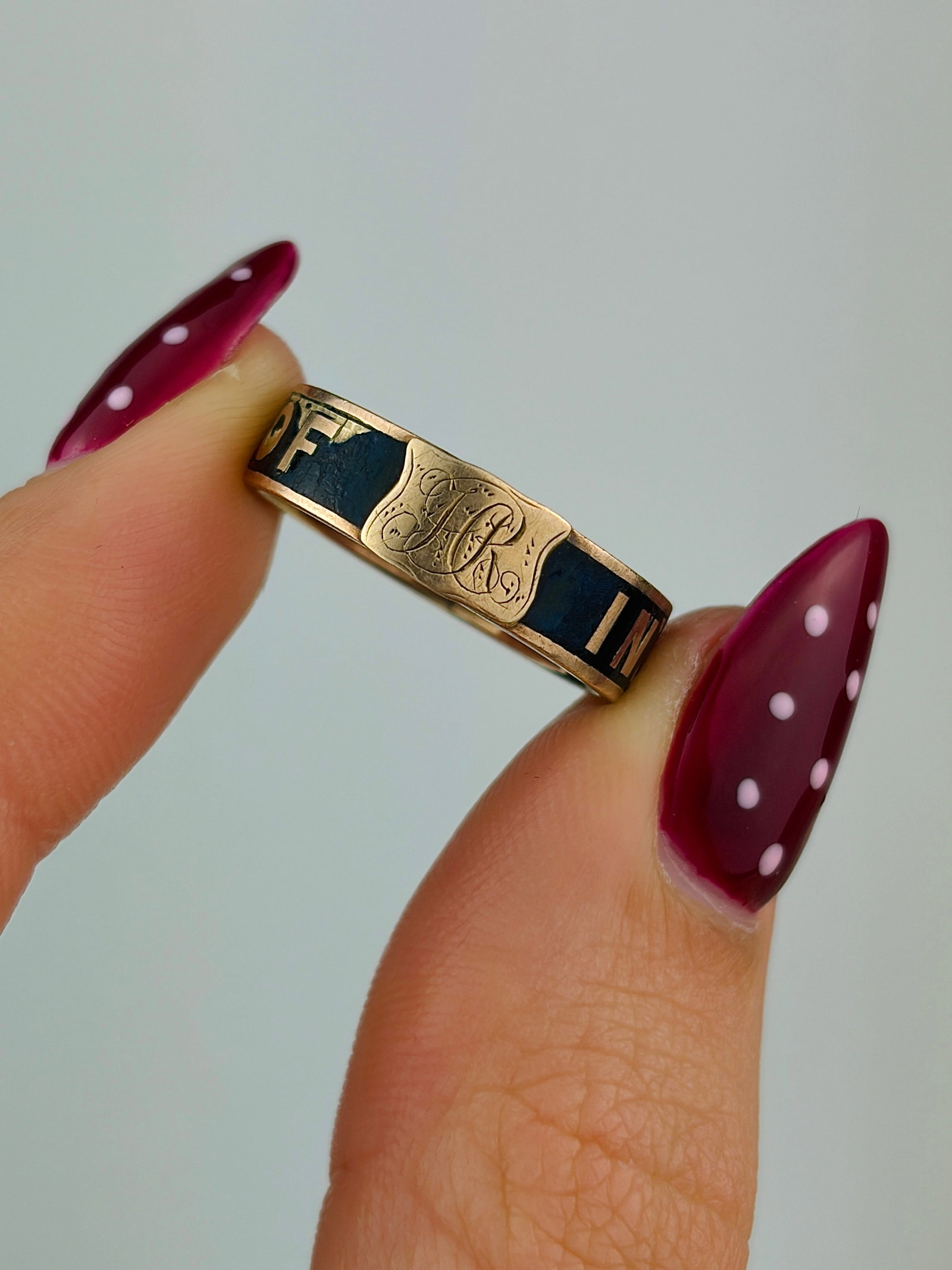 antique black enamel 18ct yellow gold "in memory of band ring - 5