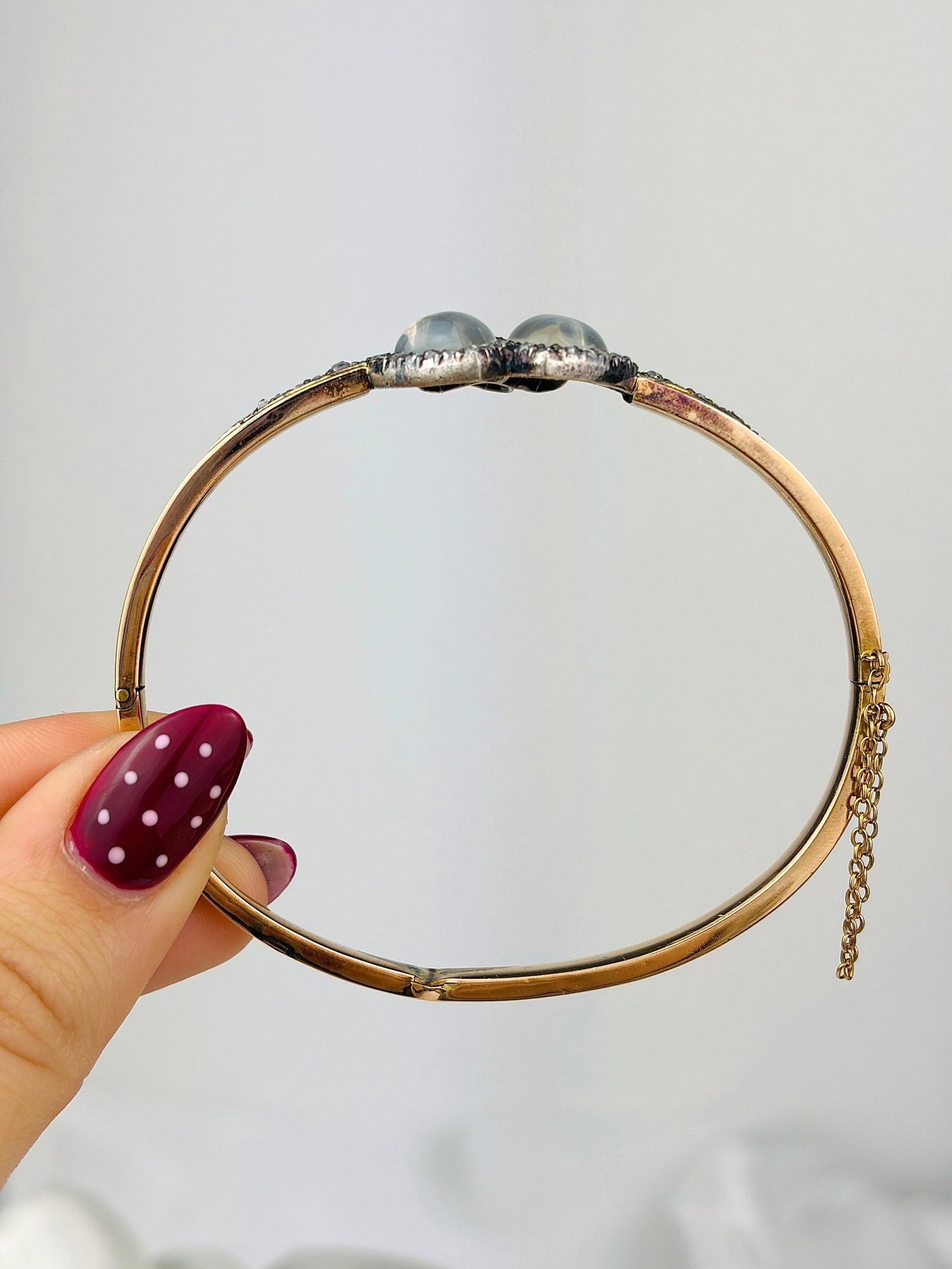 OUTSTANDING LARGE SIZED MOONSTONE AND DIAMOND DOUBLE HEART GOLD BANGLE IN ANTIQUE BOX - 3