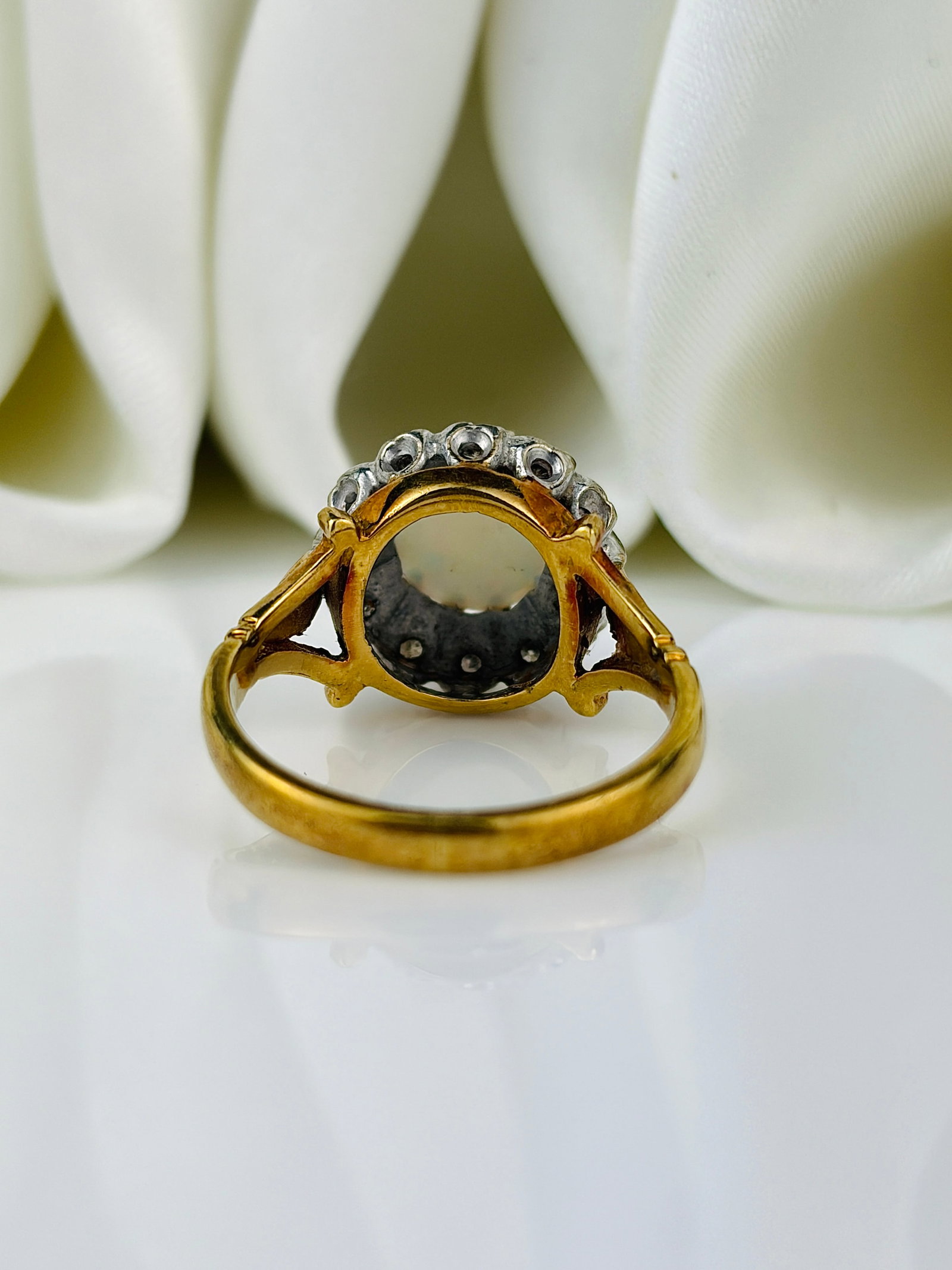 Vintage Opal and Diamond 18 Carat Gold Cluster Ring - 3