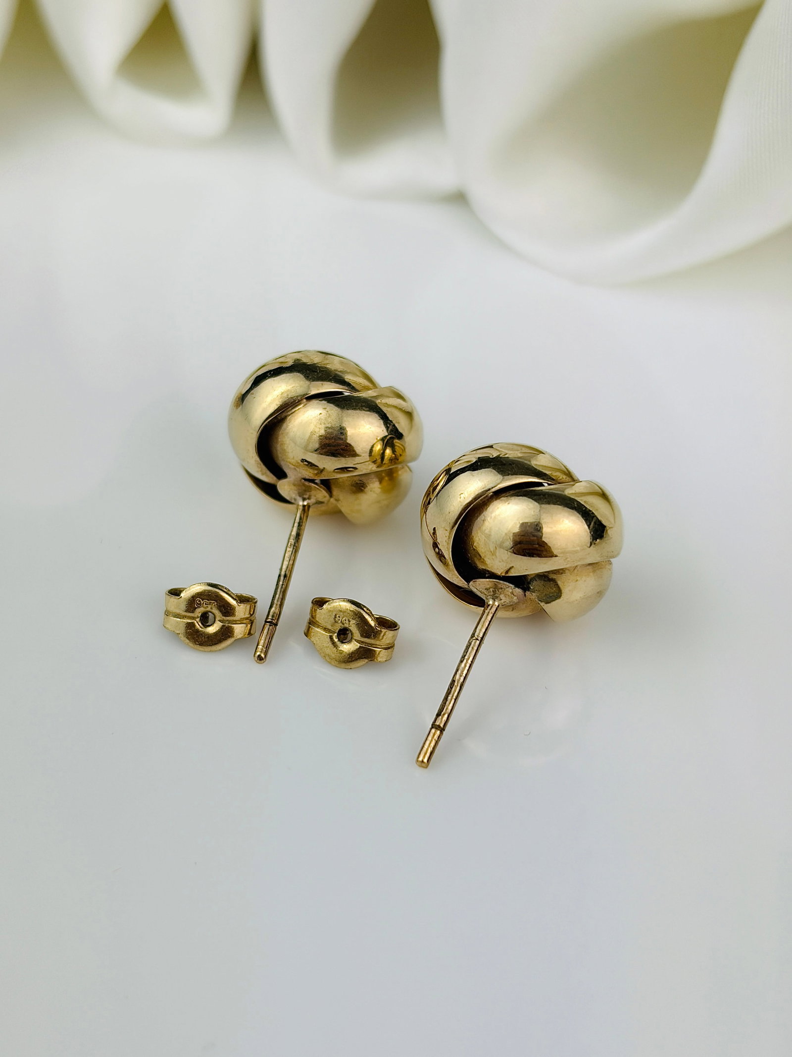 Large Vintage 9 Carat Yellow Gold Knot Studs - 3