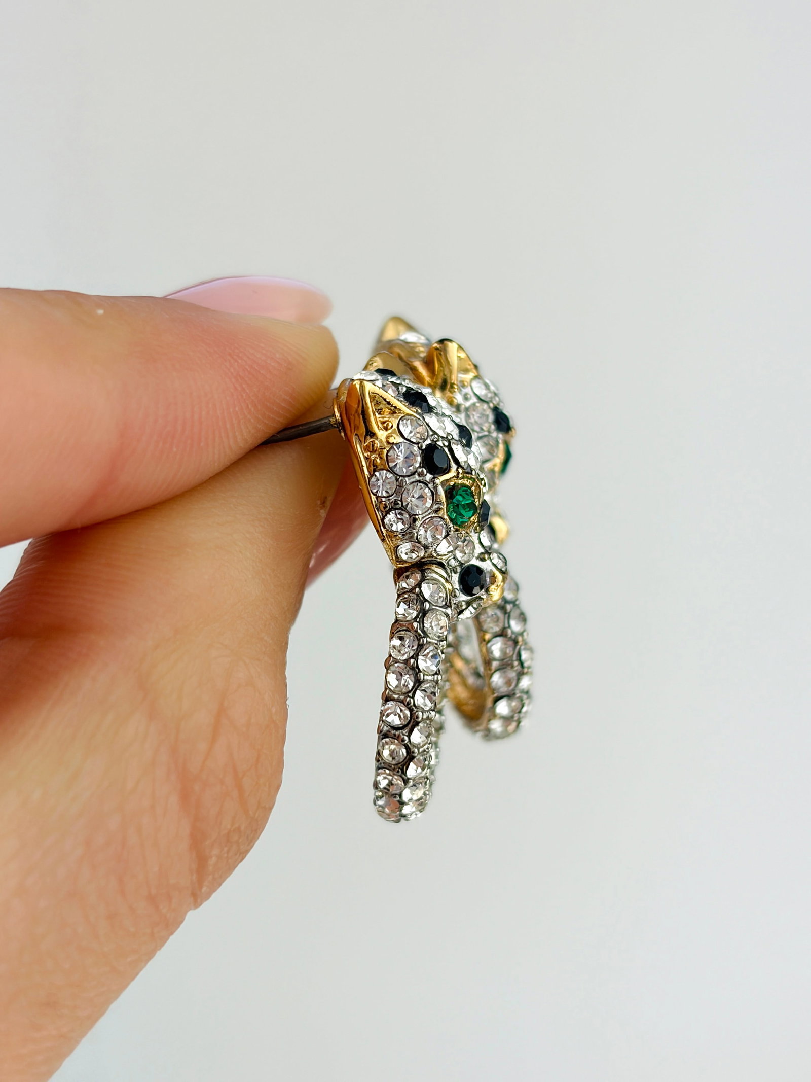 BUTLER & WILSON CRYSTAL LEOPARD HEAD ON RING EARRINGS - 4