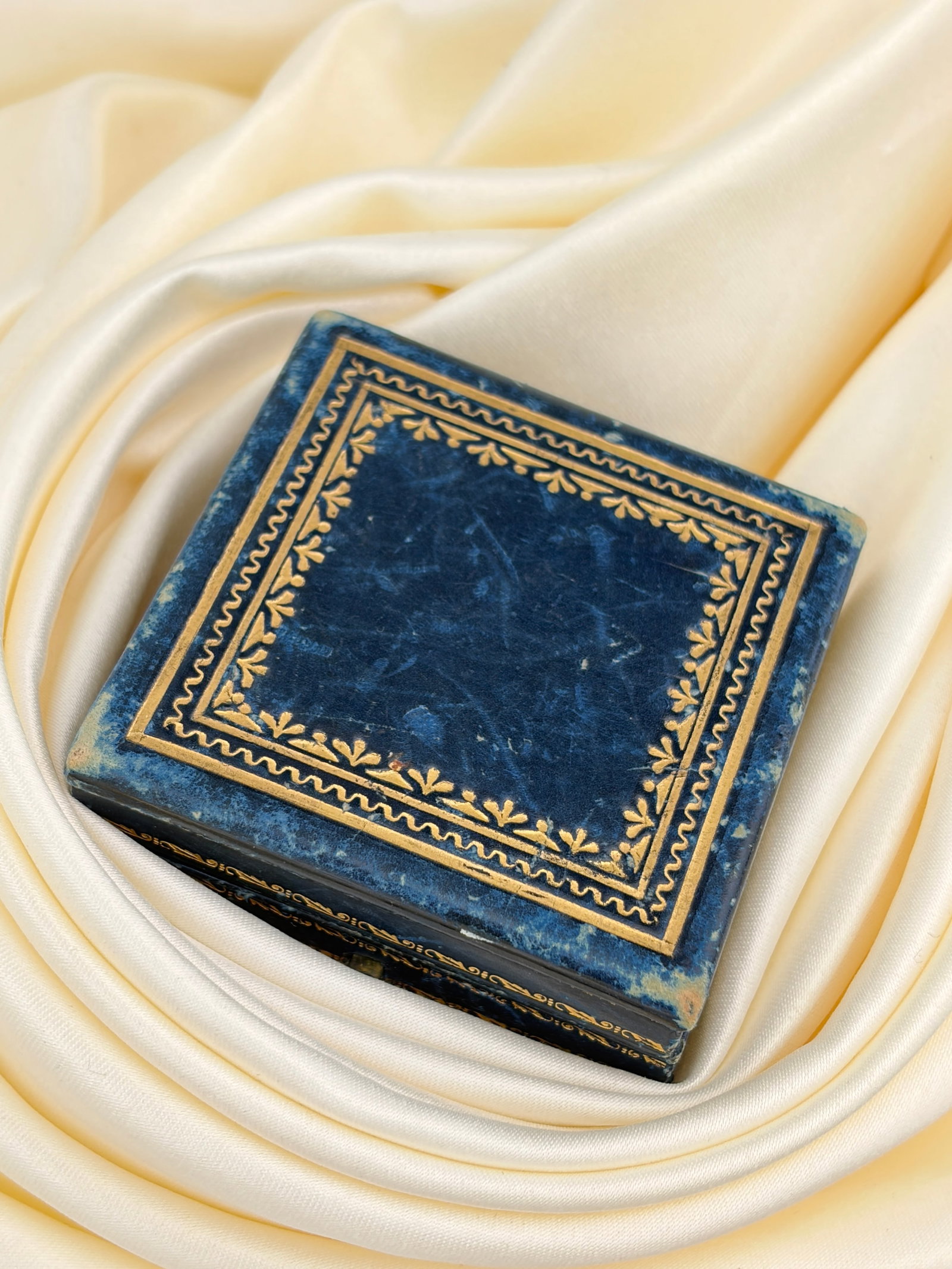 Antique Gold Moonstone and Diamond Heart Brooch in Fitted C&A Giuilano London box - 8