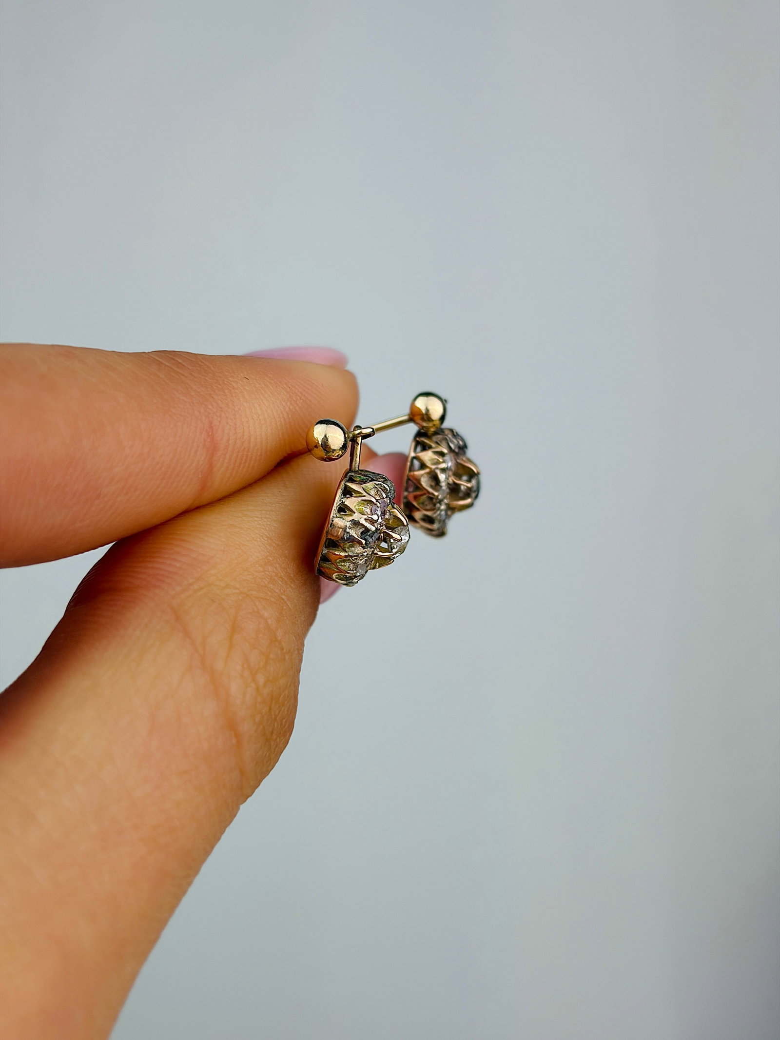 Art Deco Diamond and 9 Carat Gold Cluster Dangly Earrings - 3