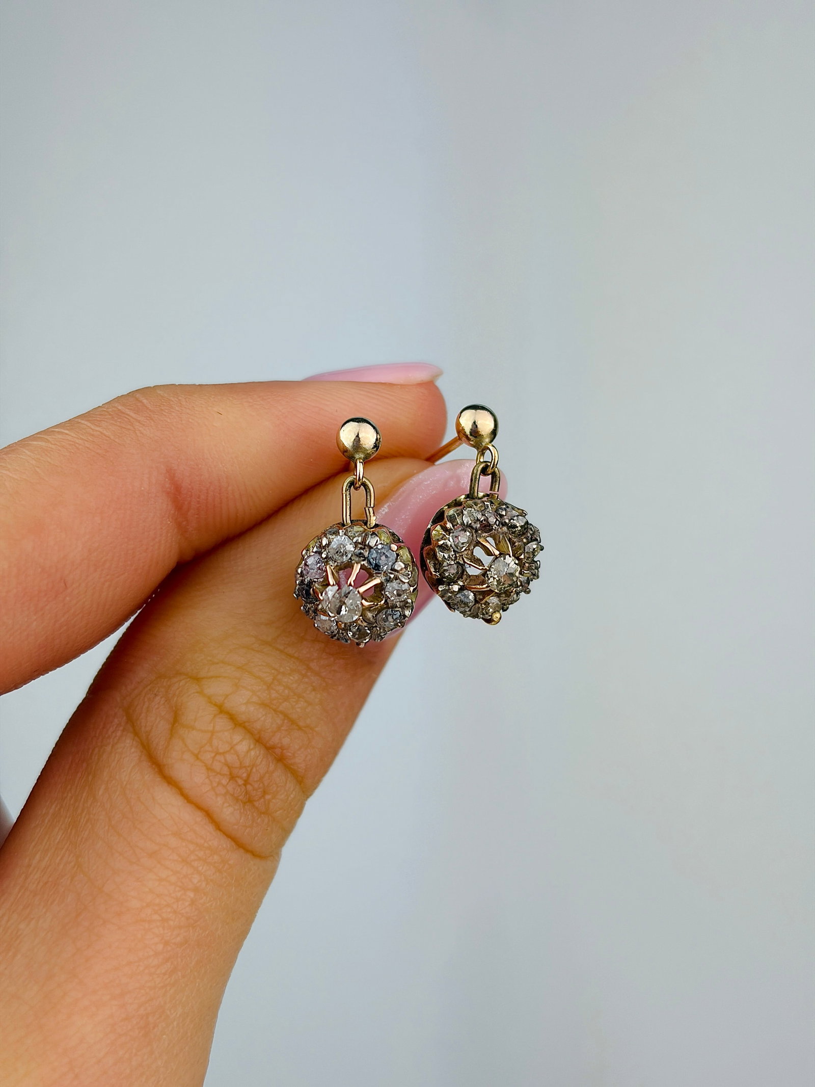 Art Deco Diamond and 9 Carat Gold Cluster Dangly Earrings - 4