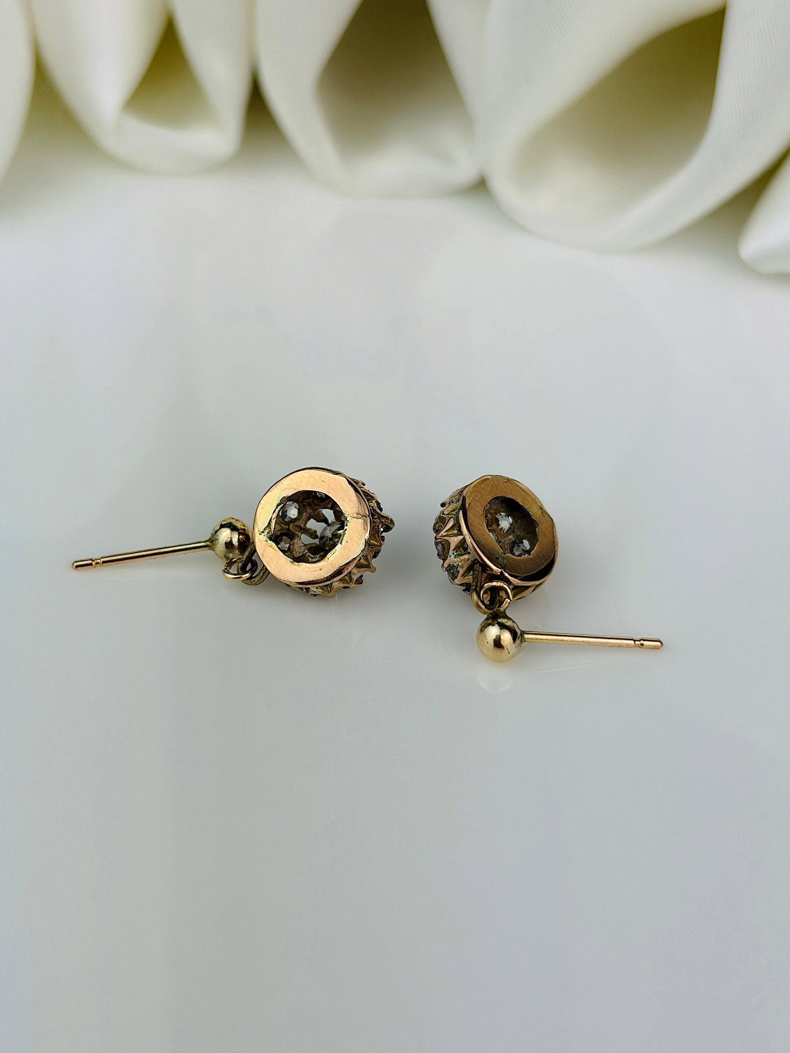 Art Deco Diamond and 9 Carat Gold Cluster Dangly Earrings - 5