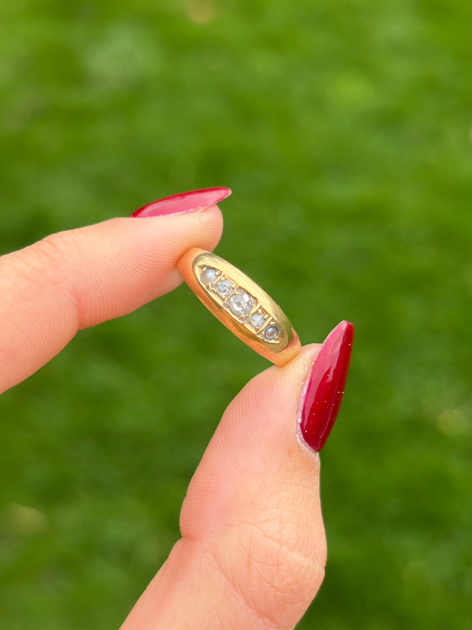 Victorian C.1894 Diamond and Pearl 5 Stone Ring in 18ct Yellow Gold - 11