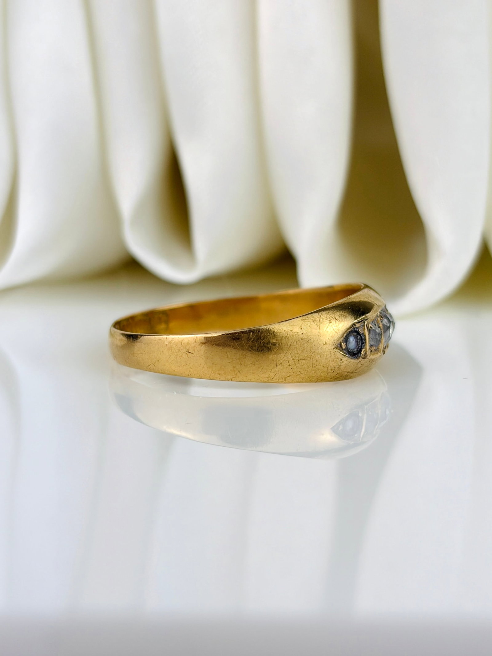 Victorian C.1894 Diamond and Pearl 5 Stone Ring in 18ct Yellow Gold - 2