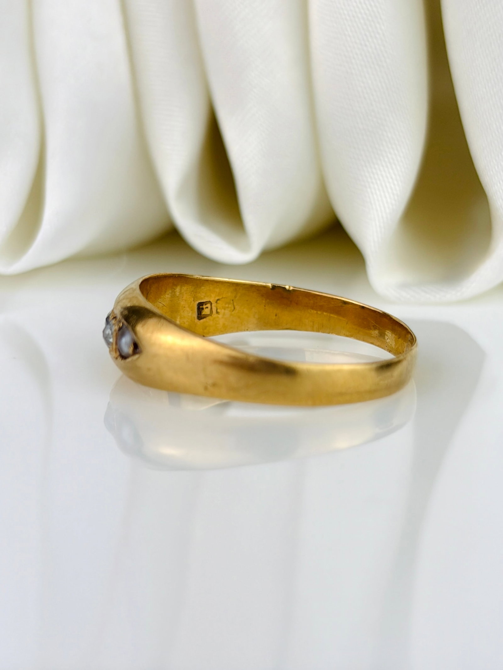 Victorian C.1894 Diamond and Pearl 5 Stone Ring in 18ct Yellow Gold - 4