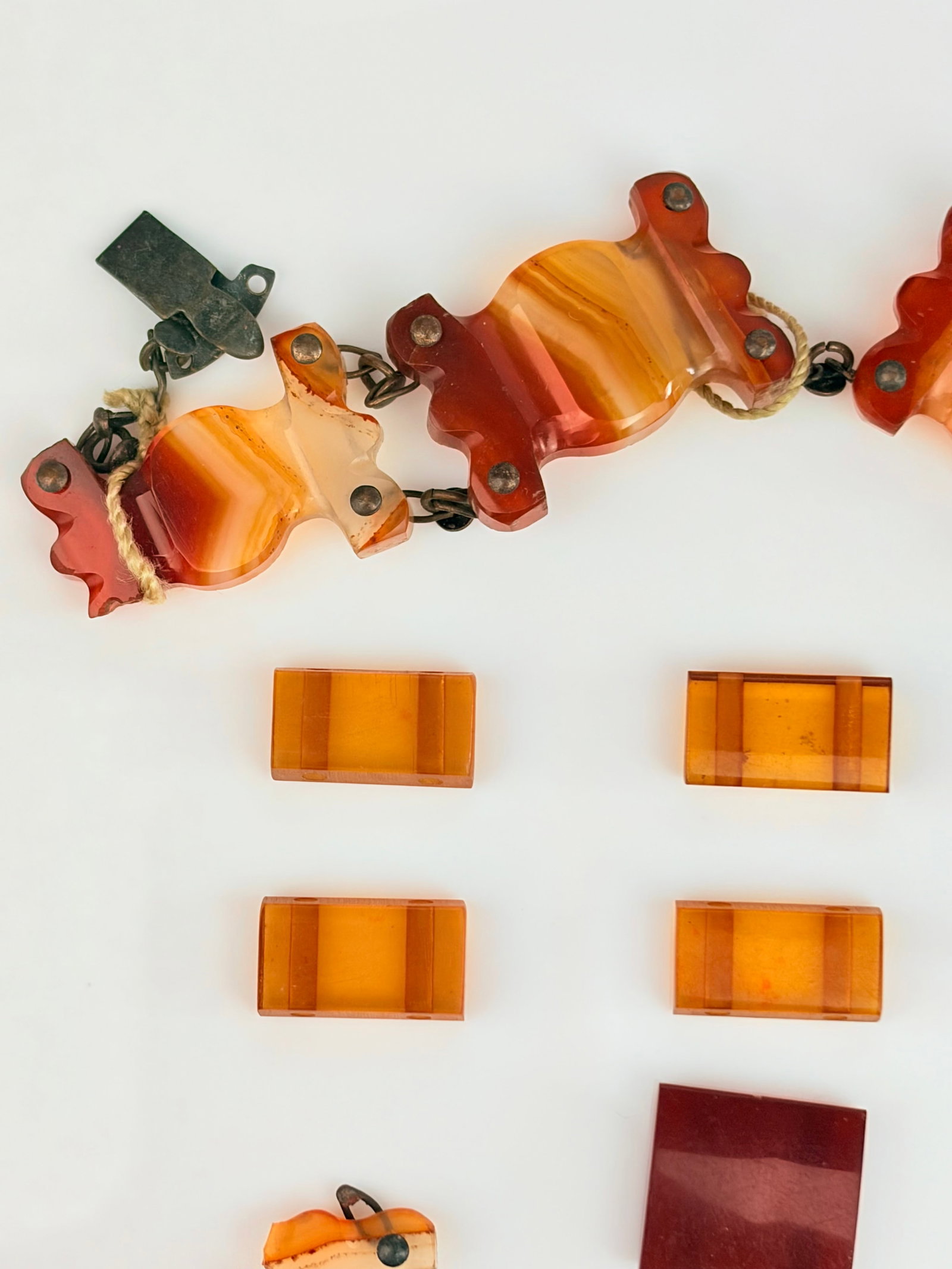 MIXED LOT - AGATE BRACELETS AND BEADS - 4