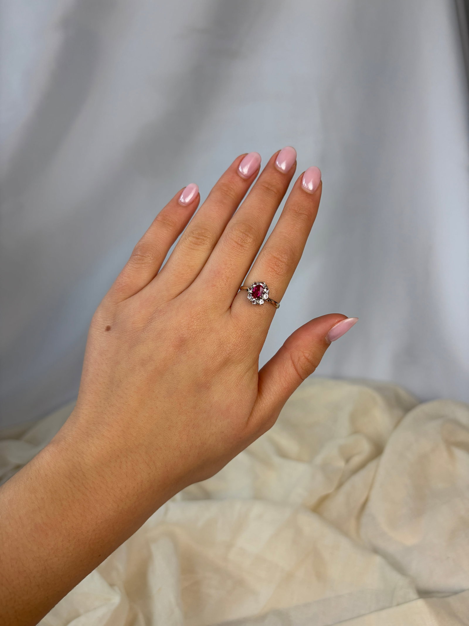 sweet 9ct gold gemset cluster ring - 7