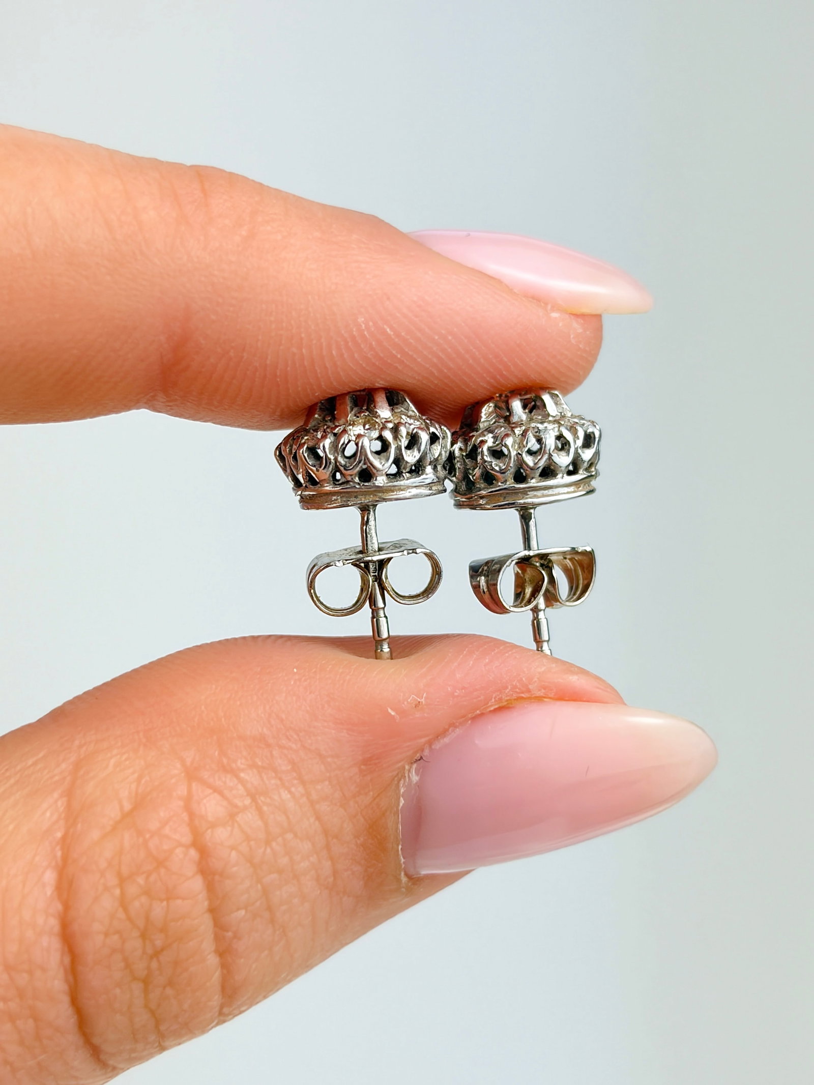 VINTAGE 18CT WHITE GOLD DIAMOND CLUSTER STUD EARRINGS - 2