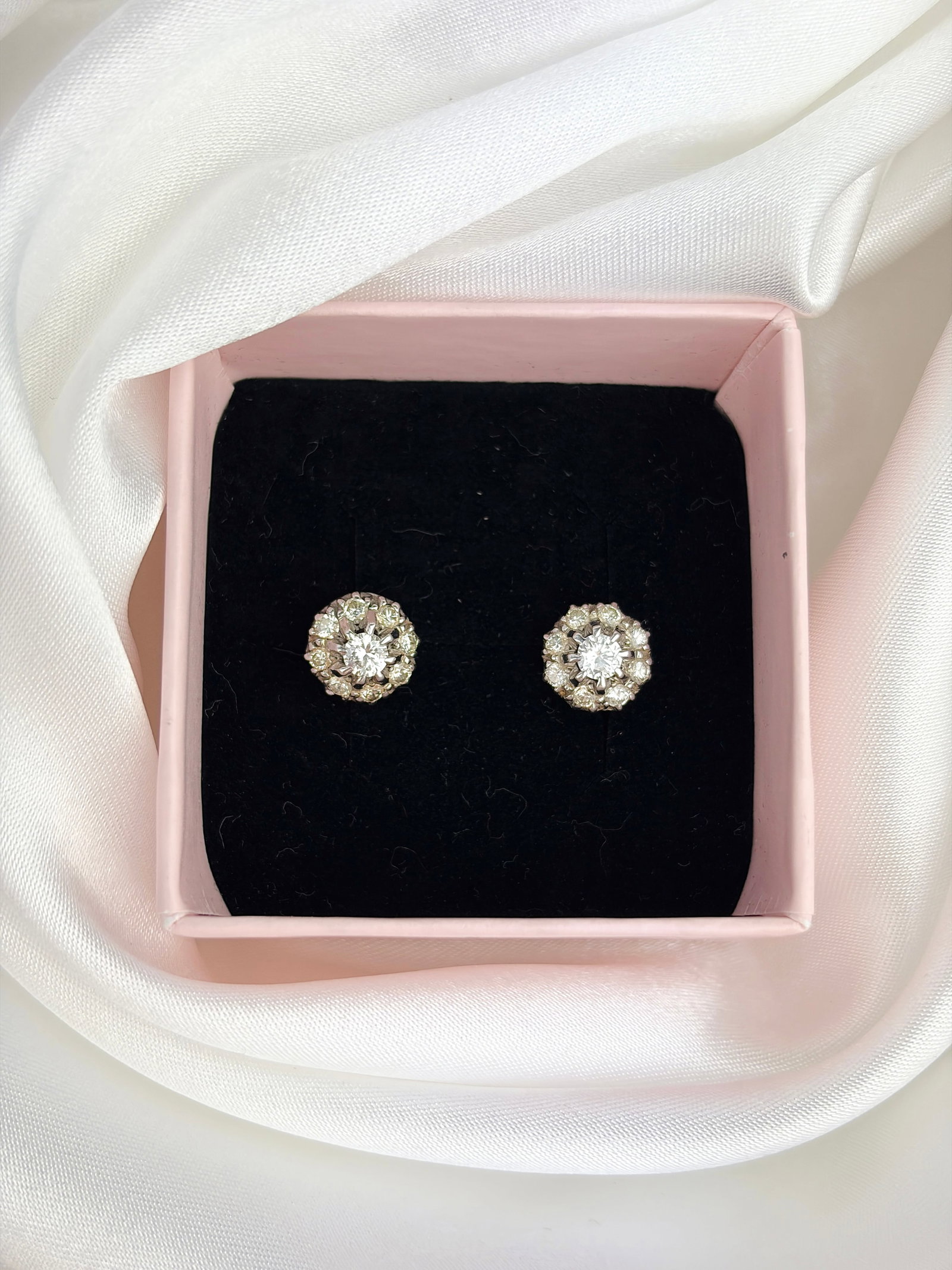VINTAGE 18CT WHITE GOLD DIAMOND CLUSTER STUD EARRINGS - 6