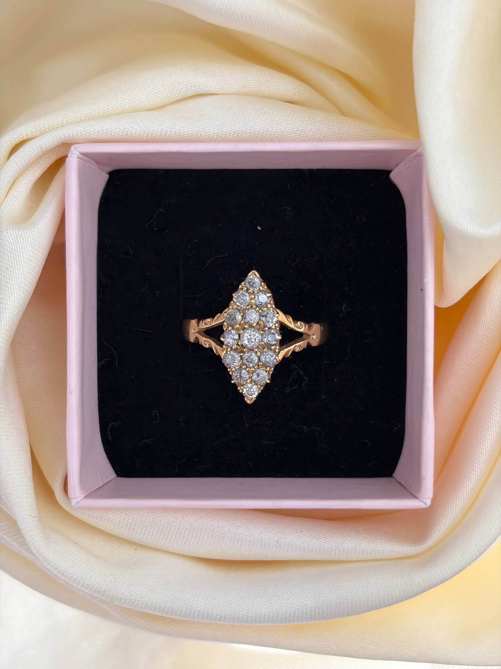 ANTIQUE C.1908 18CT YELLOW GOLD DIAMOND NAVETTE RING - 9