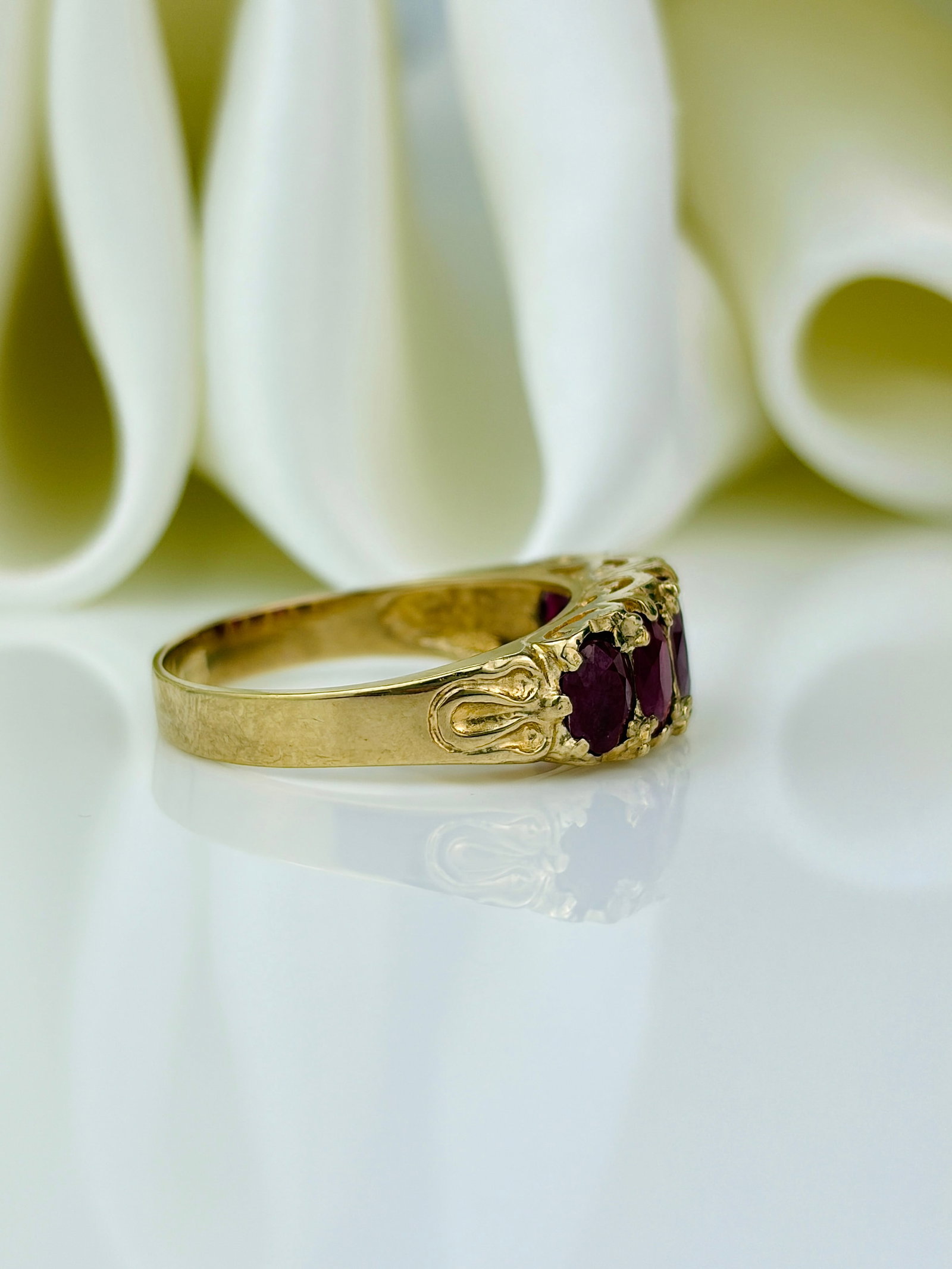Vintage Chunky 9ct Gold Ruby 5 Stone Ring - 2