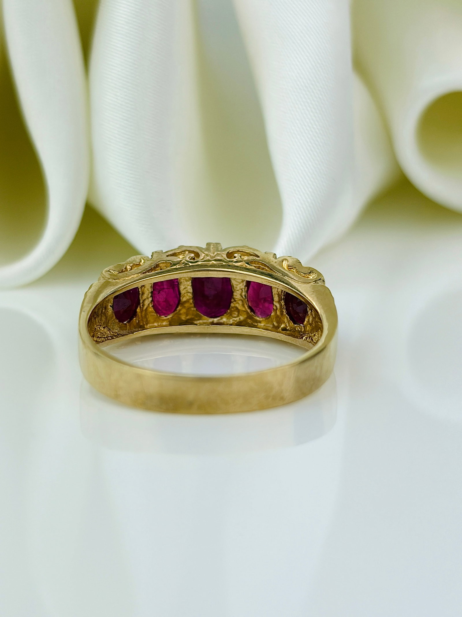 Vintage Chunky 9ct Gold Ruby 5 Stone Ring - 3