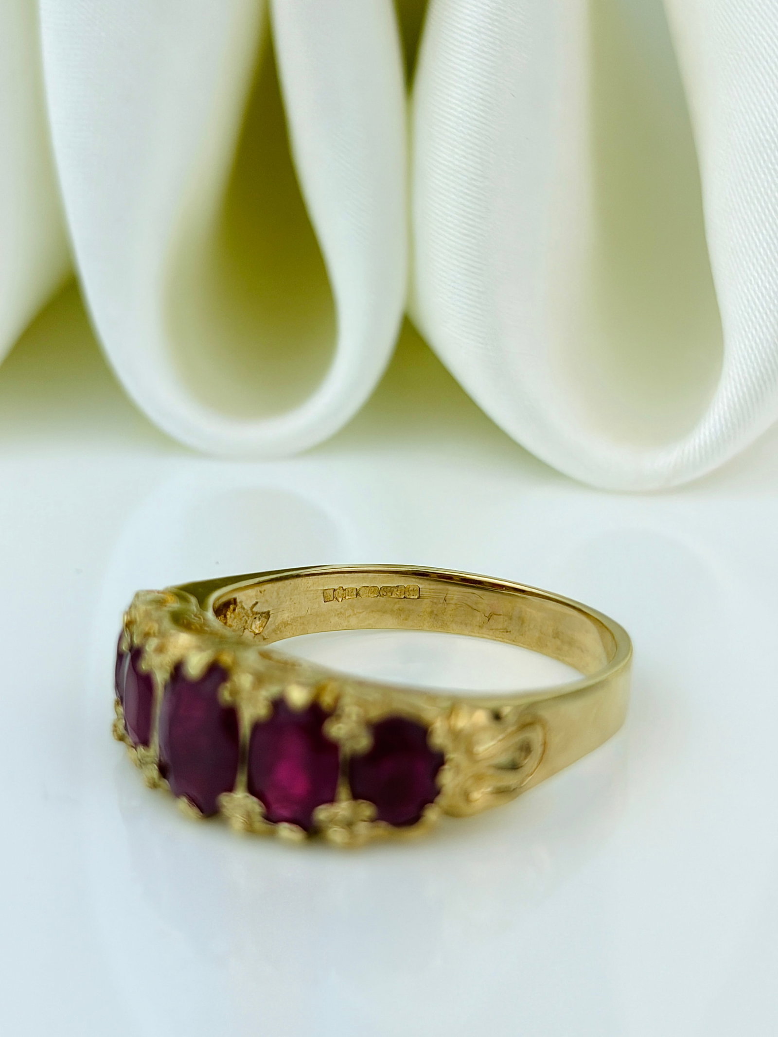 Vintage Chunky 9ct Gold Ruby 5 Stone Ring - 4