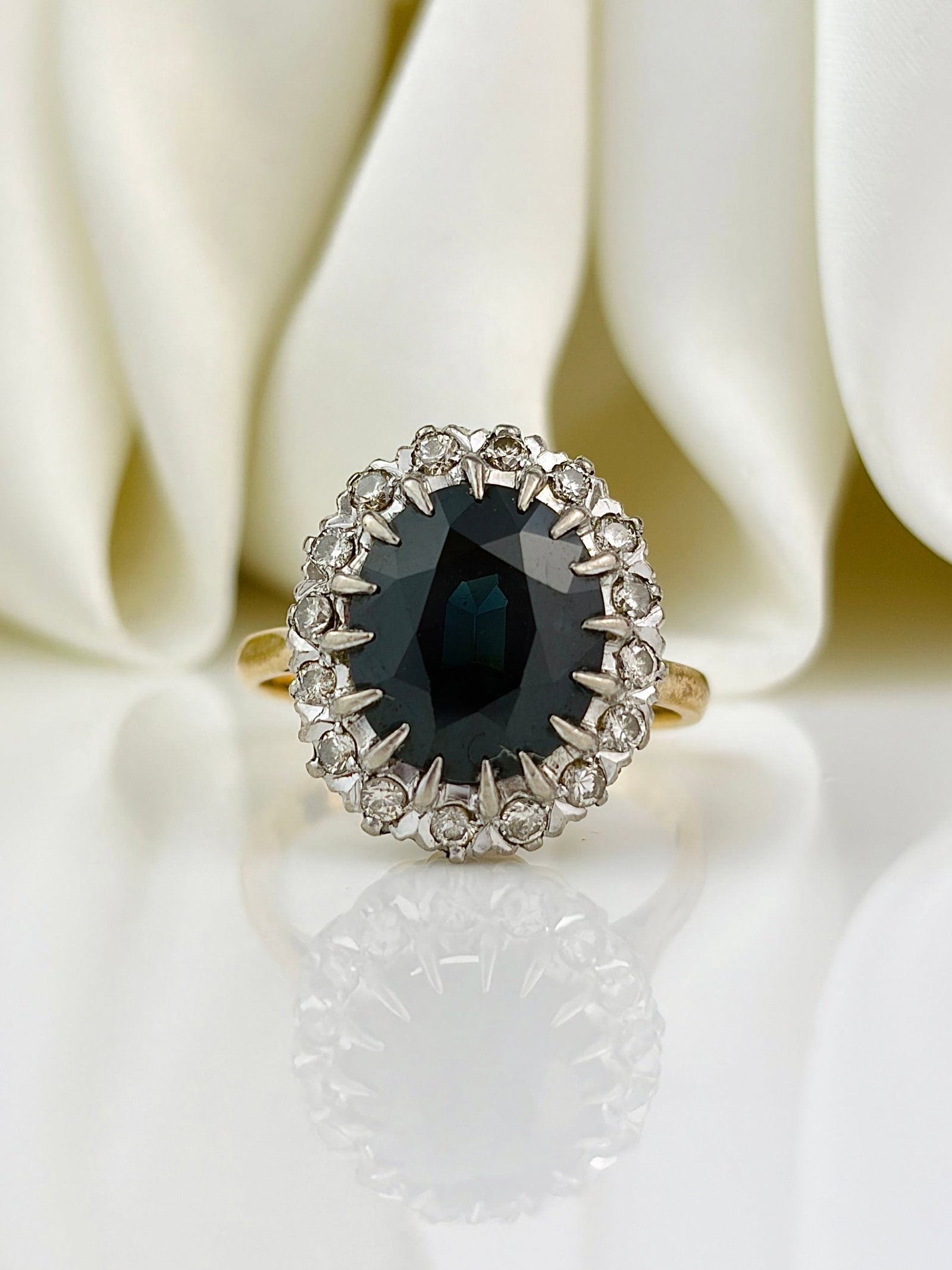 Vintage 18ct yellow gold green tourmaline and diamond cluster ring - 2