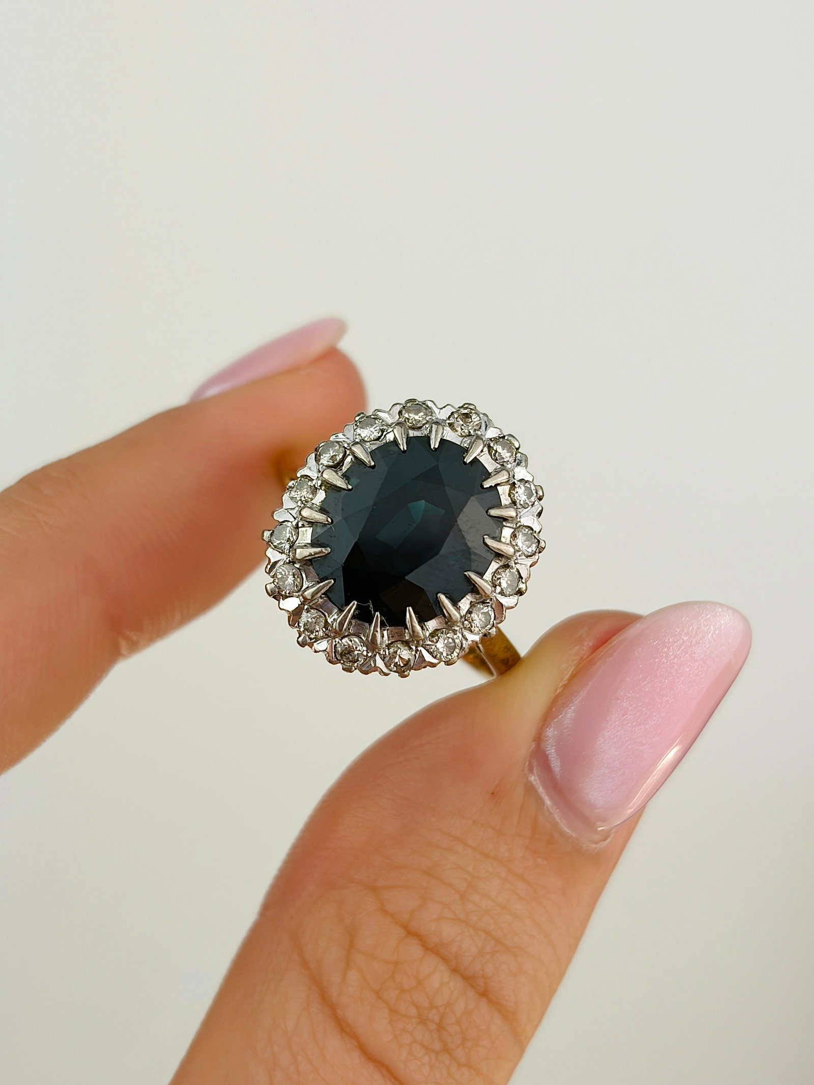 Vintage 18ct yellow gold green tourmaline and diamond cluster ring - 6