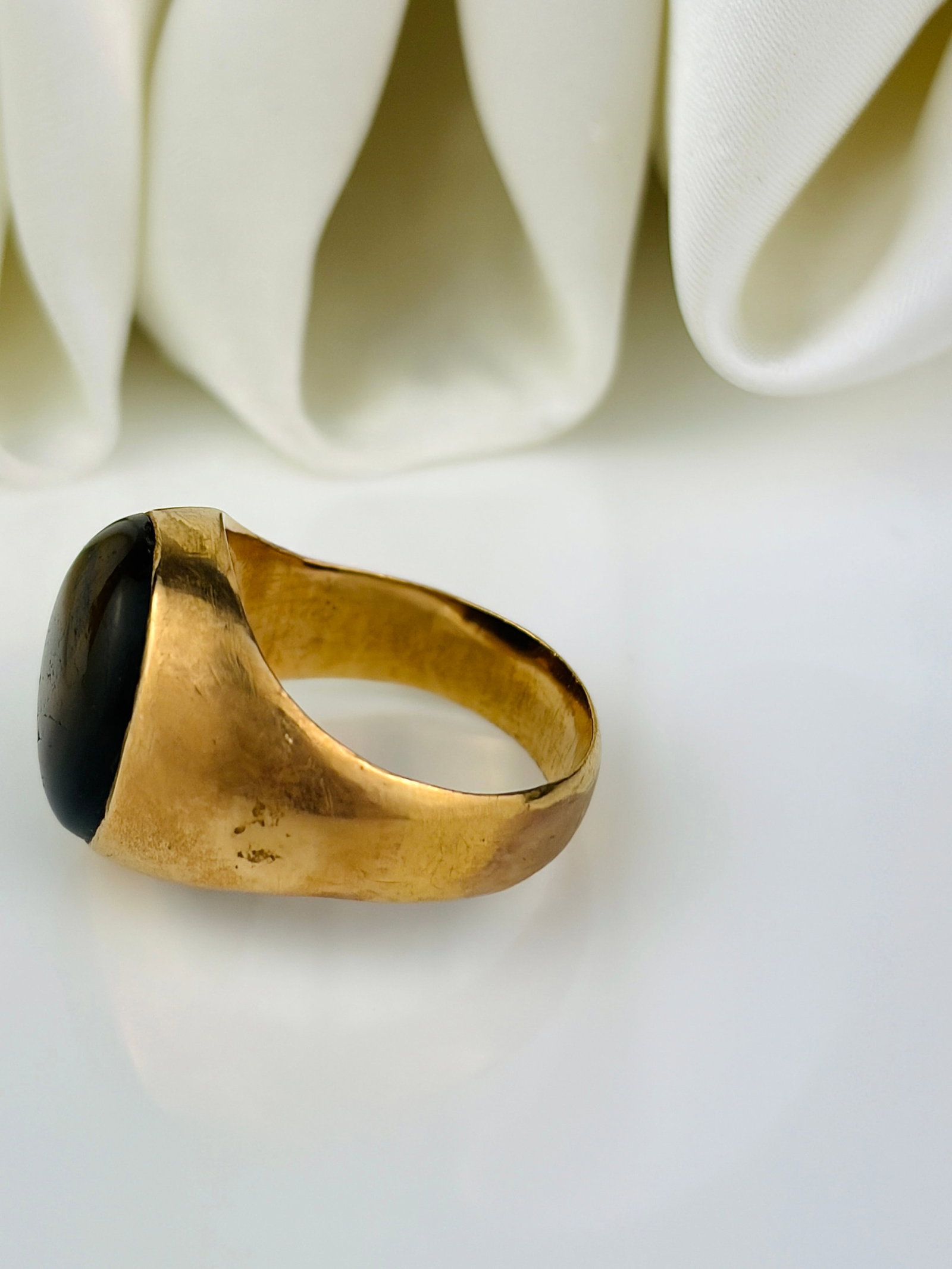 heavy 18ct yellow gold signet ring - 4
