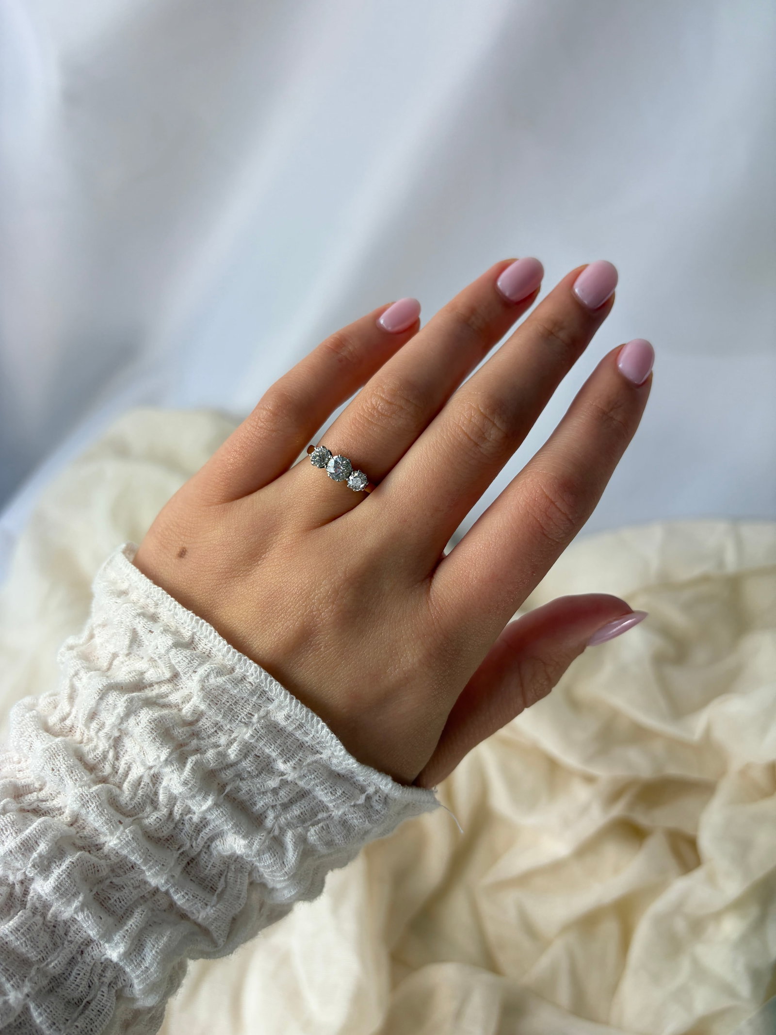 Edwardian 1.05ct Diamond and 18 Carat Gold Three Stone Ring - 8