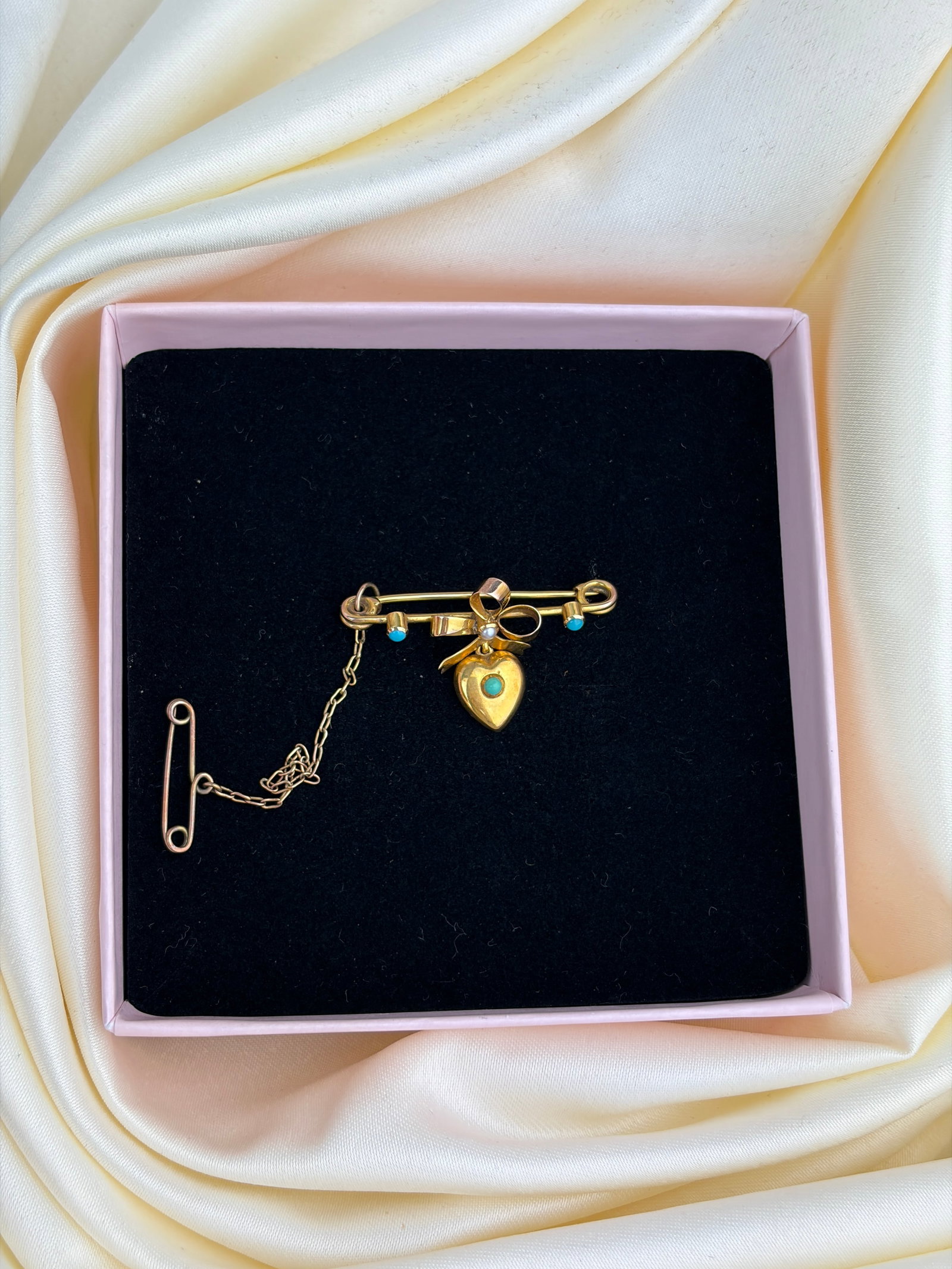 Sweet Antique 9ct Gold Hanging Heart Bow Brooch Set with Turquoise in Original Fitted Box - 8