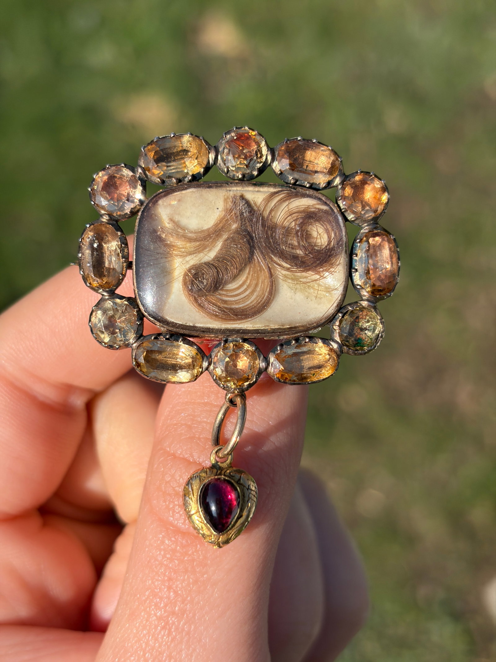 ANTIQUE GOLD MOURNING DOUBLE LOCKET HAIR BROOCH WITH TOPAZ HALO AND GARNET HANGING HEART - 4