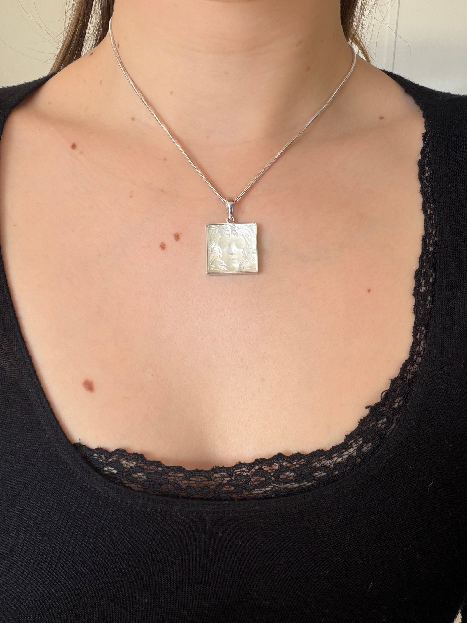 LALIQUE STERLING SILVER ARETHUSE MASQUE DE FEMME PENDANT ON CHAIN IN BOX - 8