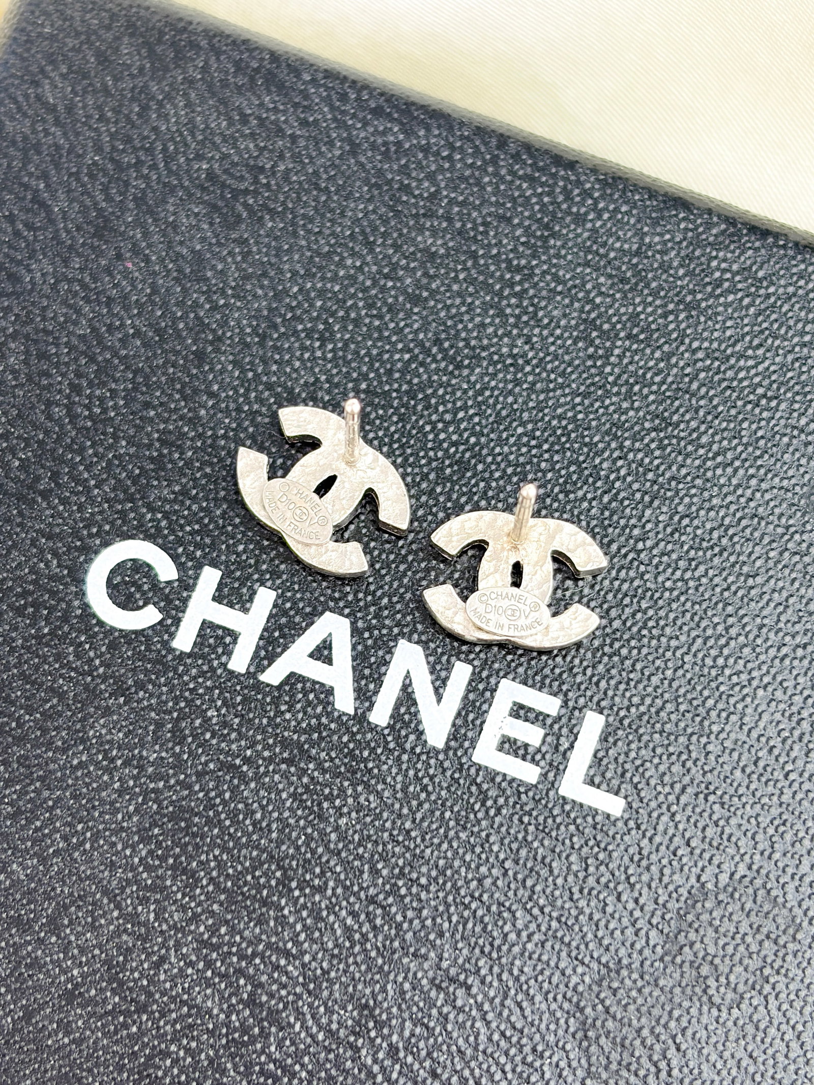 CHANEL MINI CC LOGOS RHINESTONE EARRINGS SILVER TONE - 3