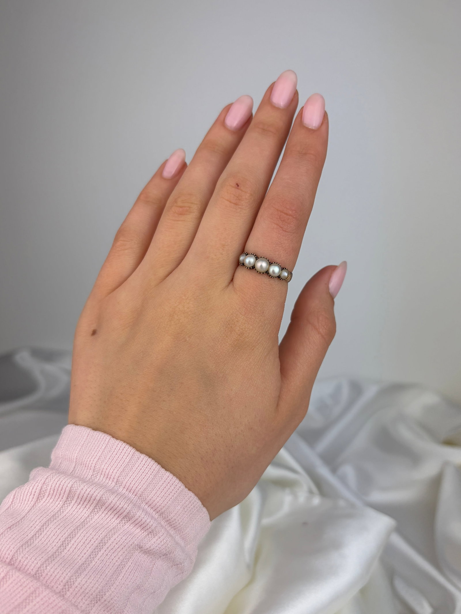 ANTIQUE GEORGIAN ERA 9CT GOLD PEARL 5 STONE RING - 7