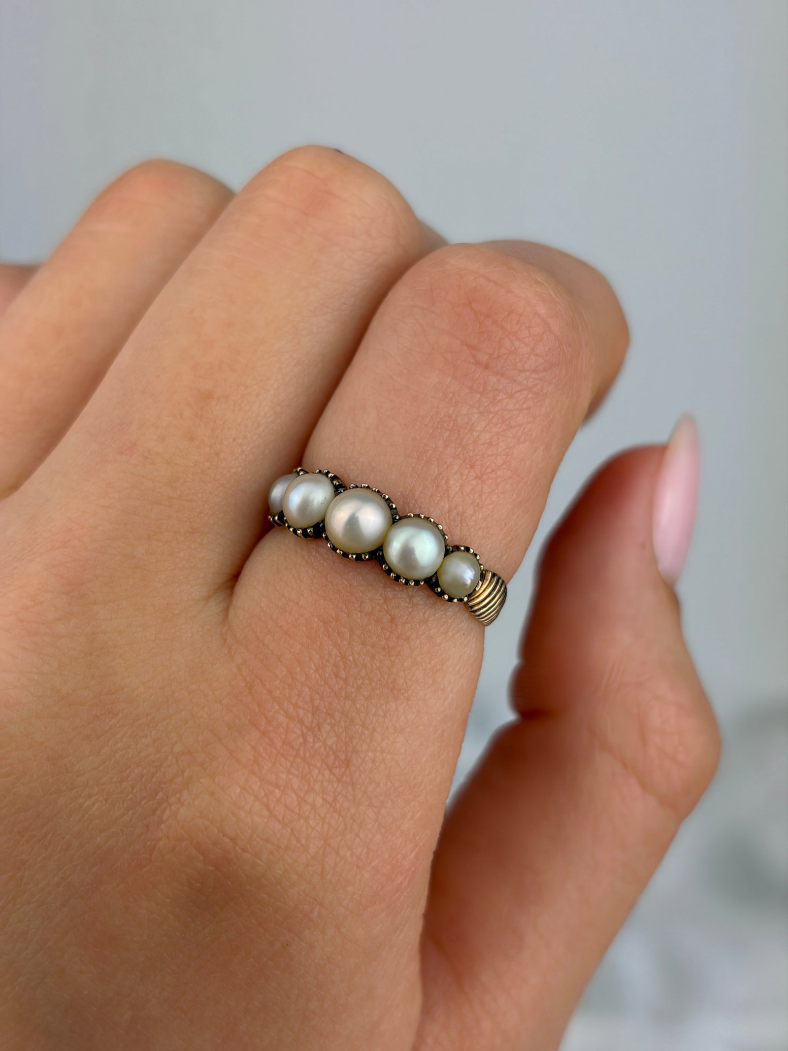 ANTIQUE GEORGIAN ERA 9CT GOLD PEARL 5 STONE RING - 8