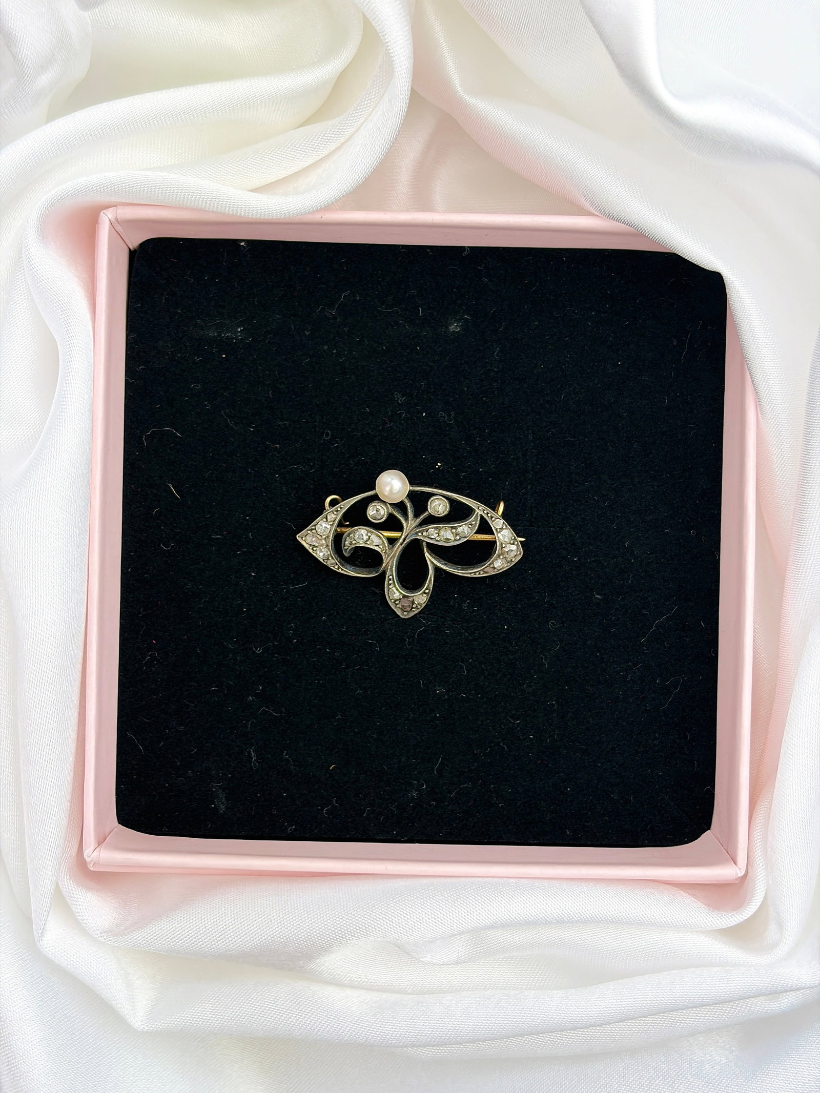 ANTIQUE BELLE EPOQUE ROSE CUT DIAMOND AND PEARL BROOCH IN GOLD - 5