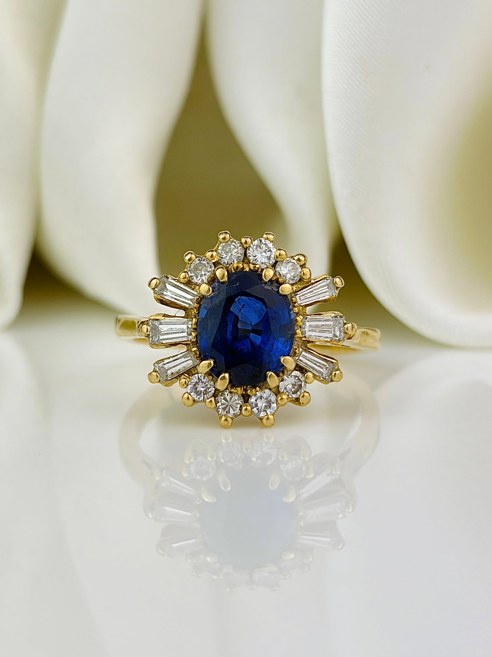 Incredible Certified Natural 1.25ct Sapphire and Diamond 18 Carat Gold Cluster Ring: Incredible Certified Natural 1.25ct Sapphire and Diamond 18 Carat Gold Cluster Ring The sapphire in this ring is the most stunning blue colour and measures approx 1.25carat. It has been certified