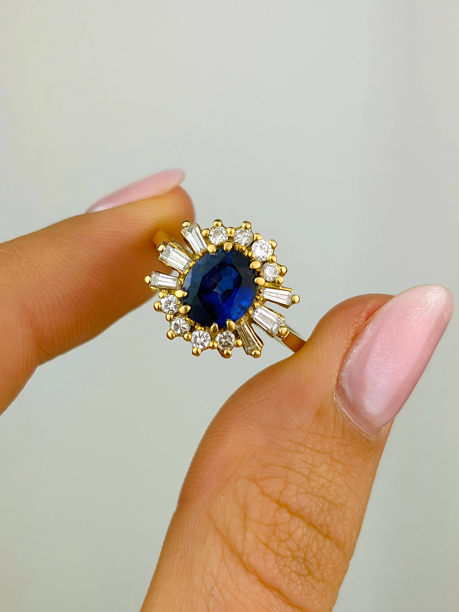 Incredible Certified Natural 1.25ct Sapphire and Diamond 18 Carat Gold Cluster Ring - 5