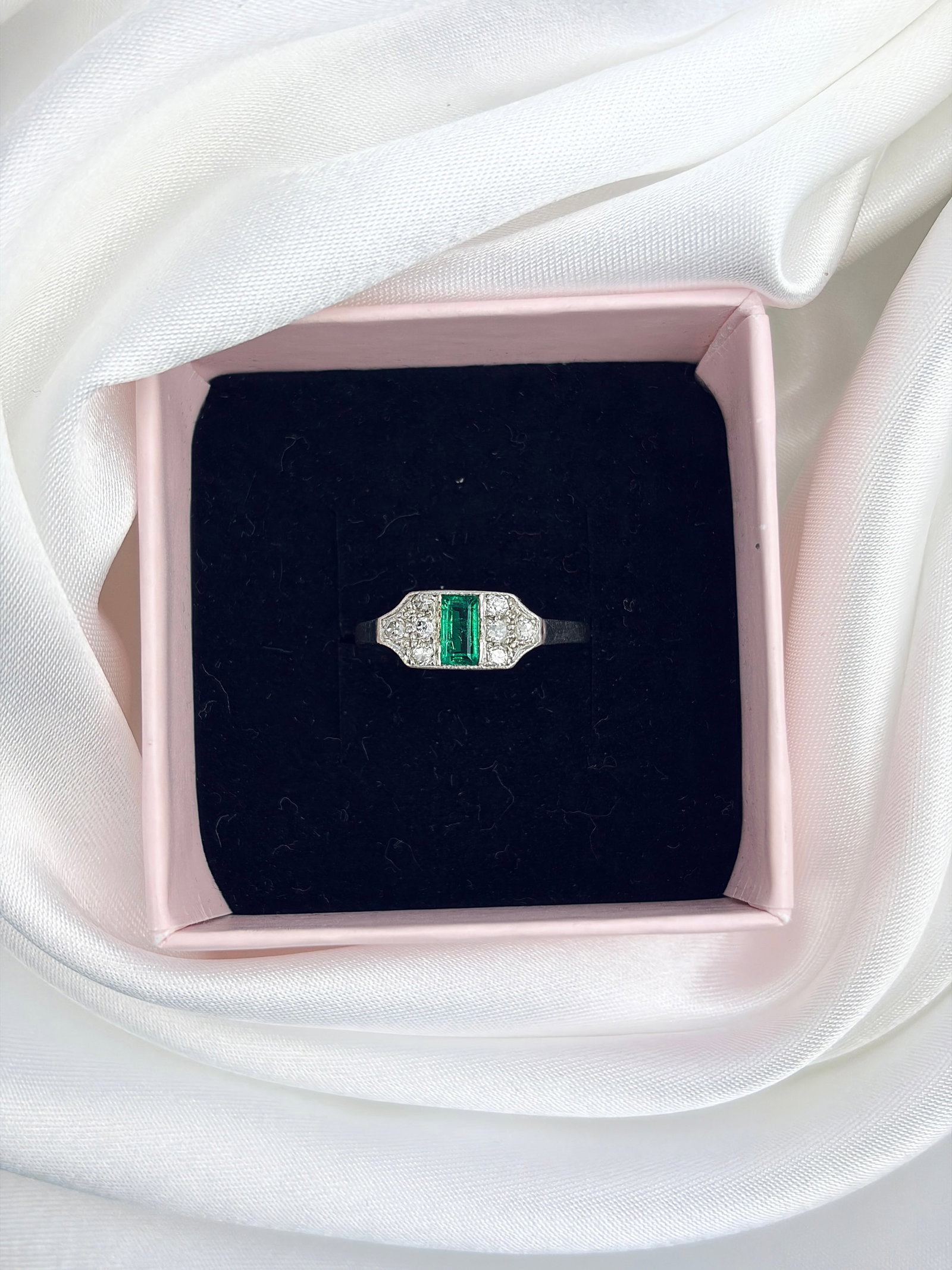 ANTIQUE ART DECO PLATINUM EMERALD AND DIAMOND RING - 9
