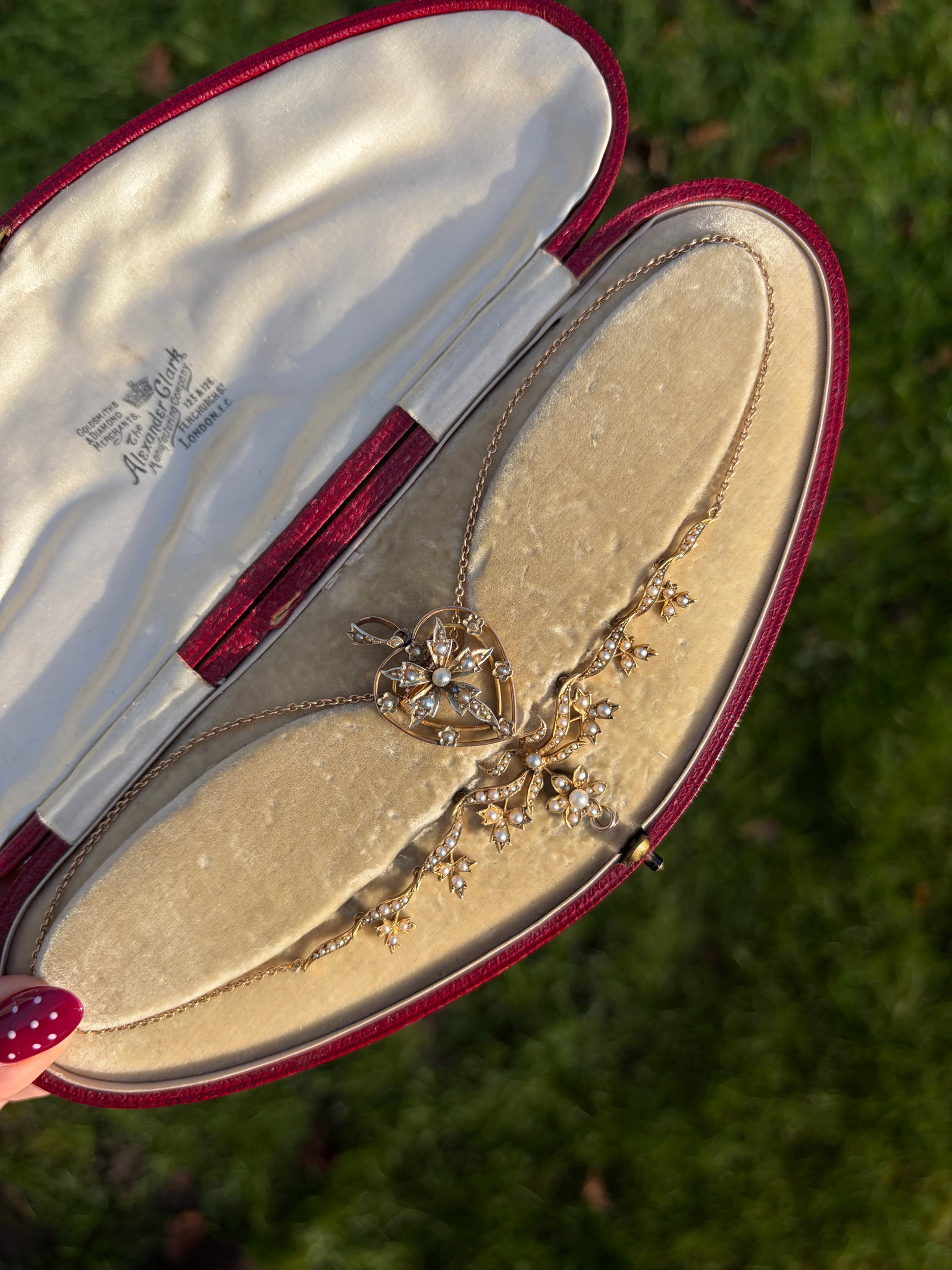 Antique 15ct Yellow Gold Pearl Necklace and Heart Pendant in fitted box - 11