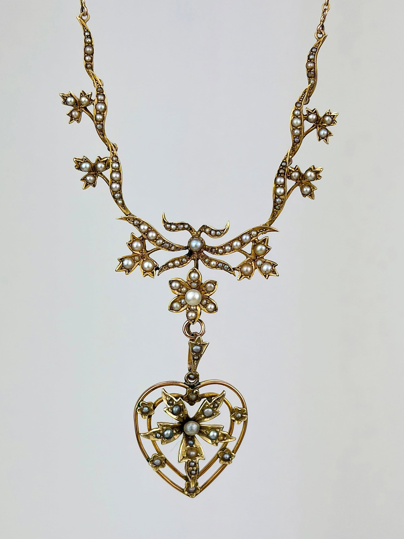 Antique 15ct Yellow Gold Pearl Necklace and Heart Pendant in fitted box - 3