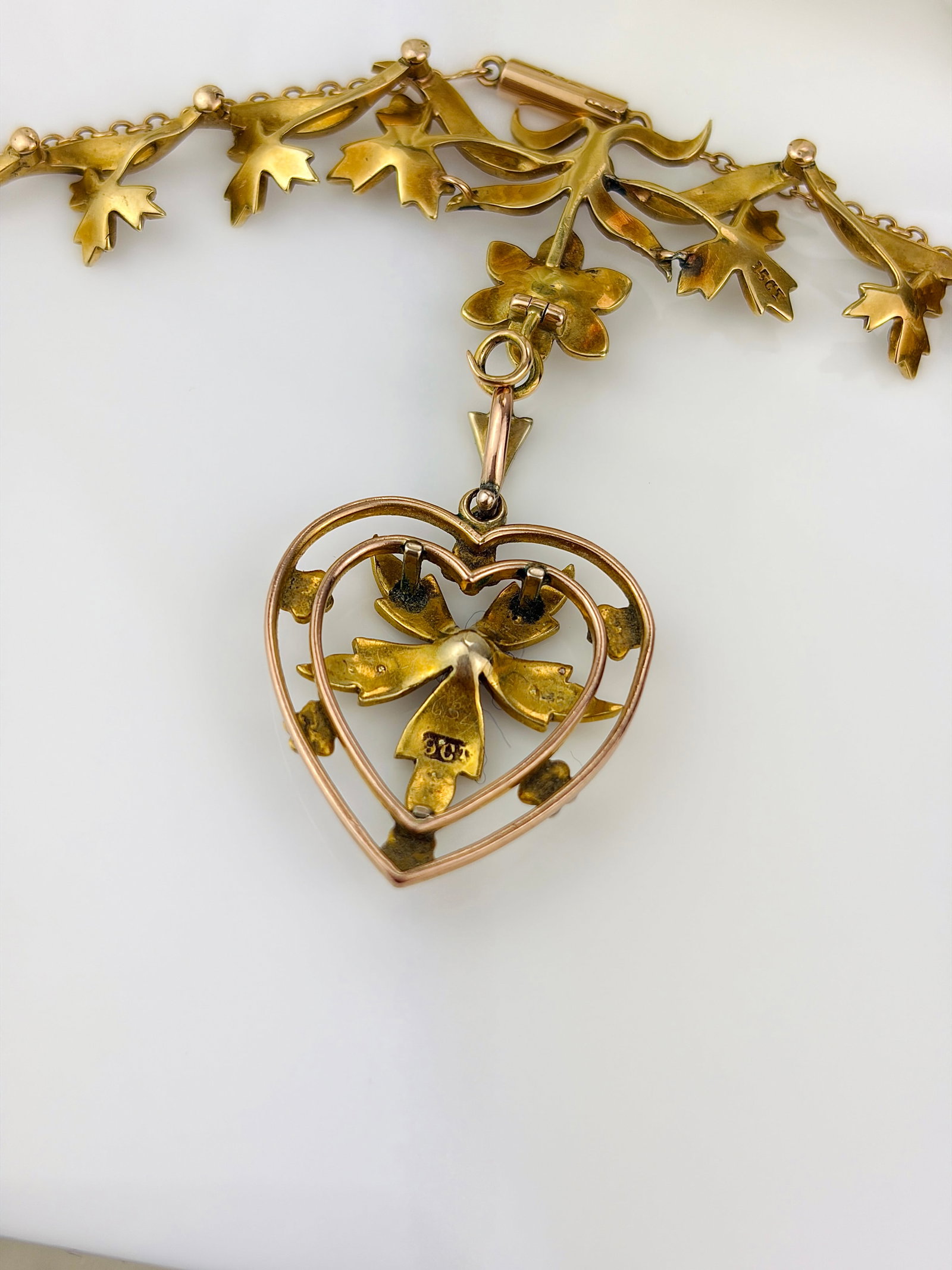 Antique 15ct Yellow Gold Pearl Necklace and Heart Pendant in fitted box - 5